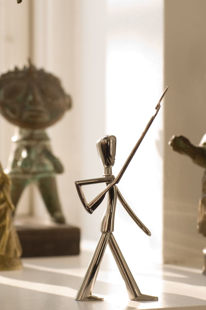 Here you see the Royal Guard figurine in polished steel from Kay Bojesen. 