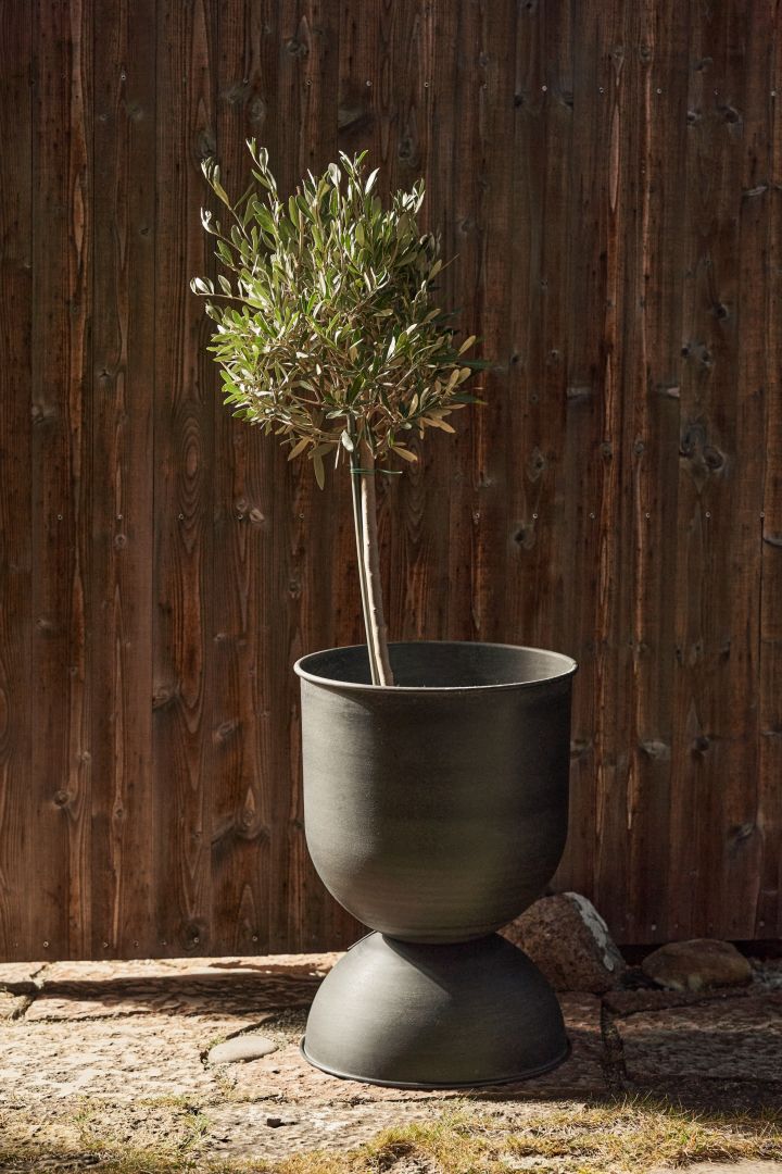Hourglass flowerpot from ferm Living.