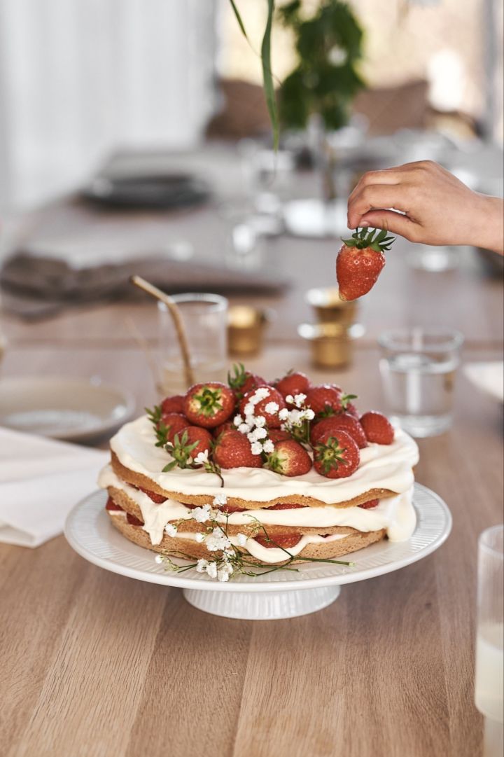 Strawberry cake is the most traditional dessert for a real Swedish Midsummer party. Serve yours on a simple white cake stand like this one from Eva Solo. 