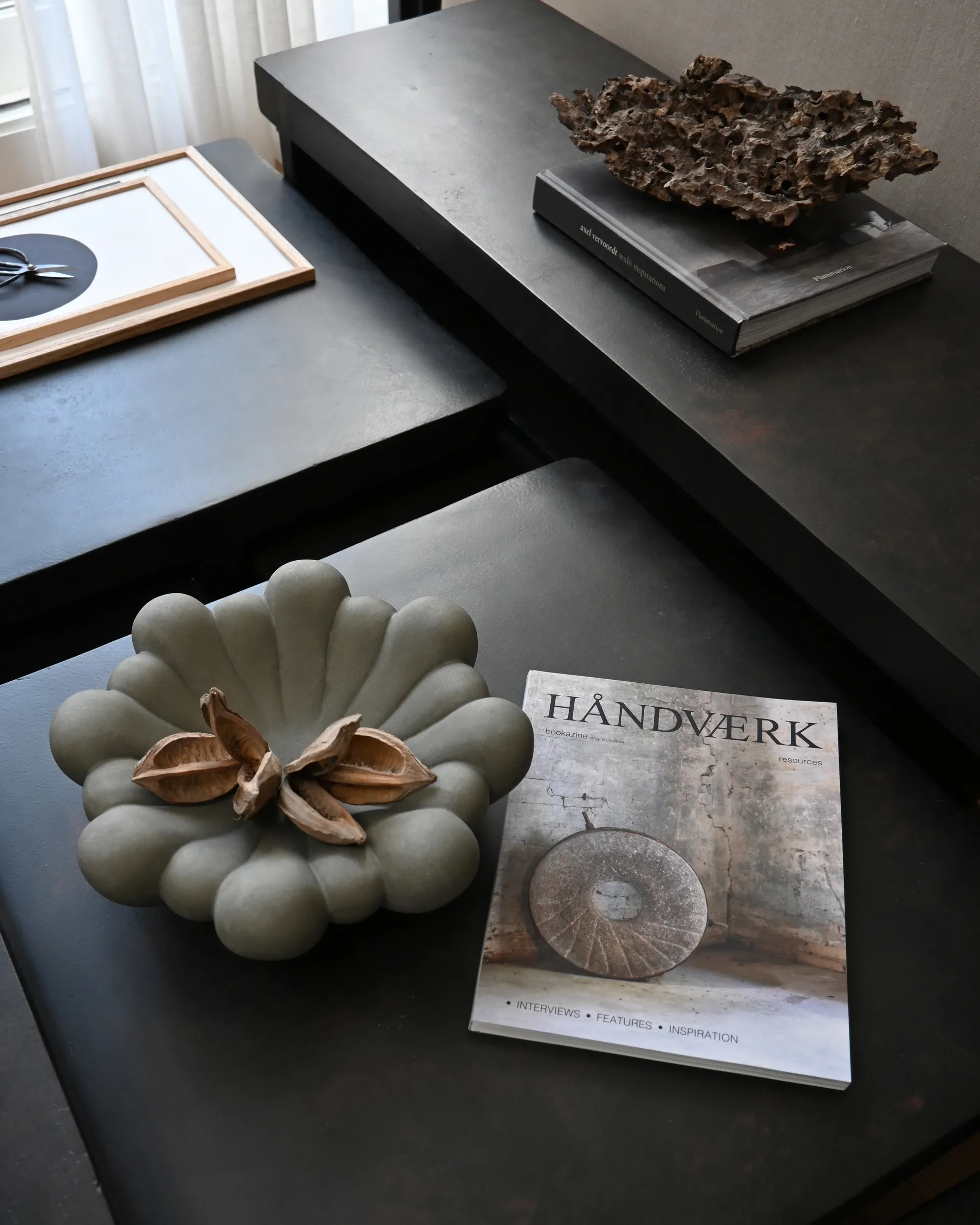 Bloom tray medio Ø28,5 cm, Dark grey 101 Copenhagen