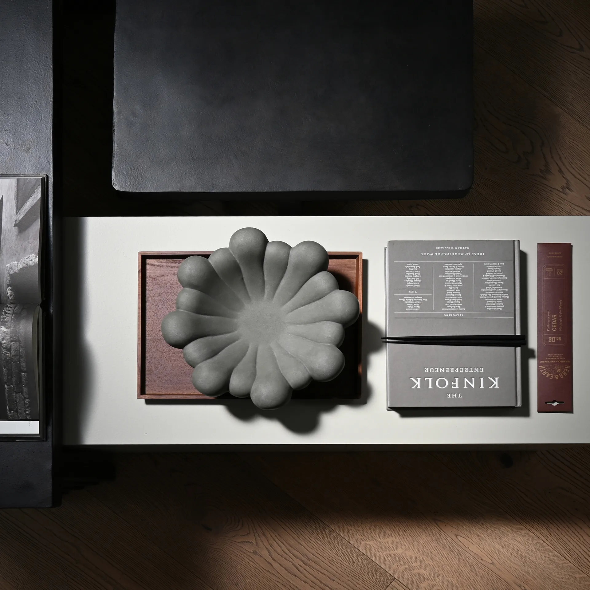 Bloom tray medio Ø28,5 cm, Dark grey 101 Copenhagen