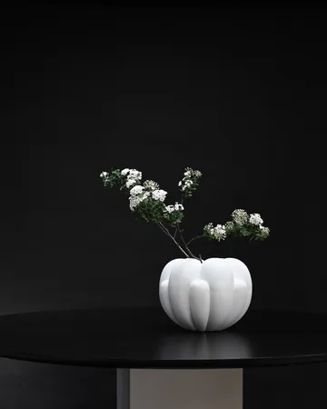 Bloom vase small 22.5x24 cm - Bone white - 101 Copenhagen