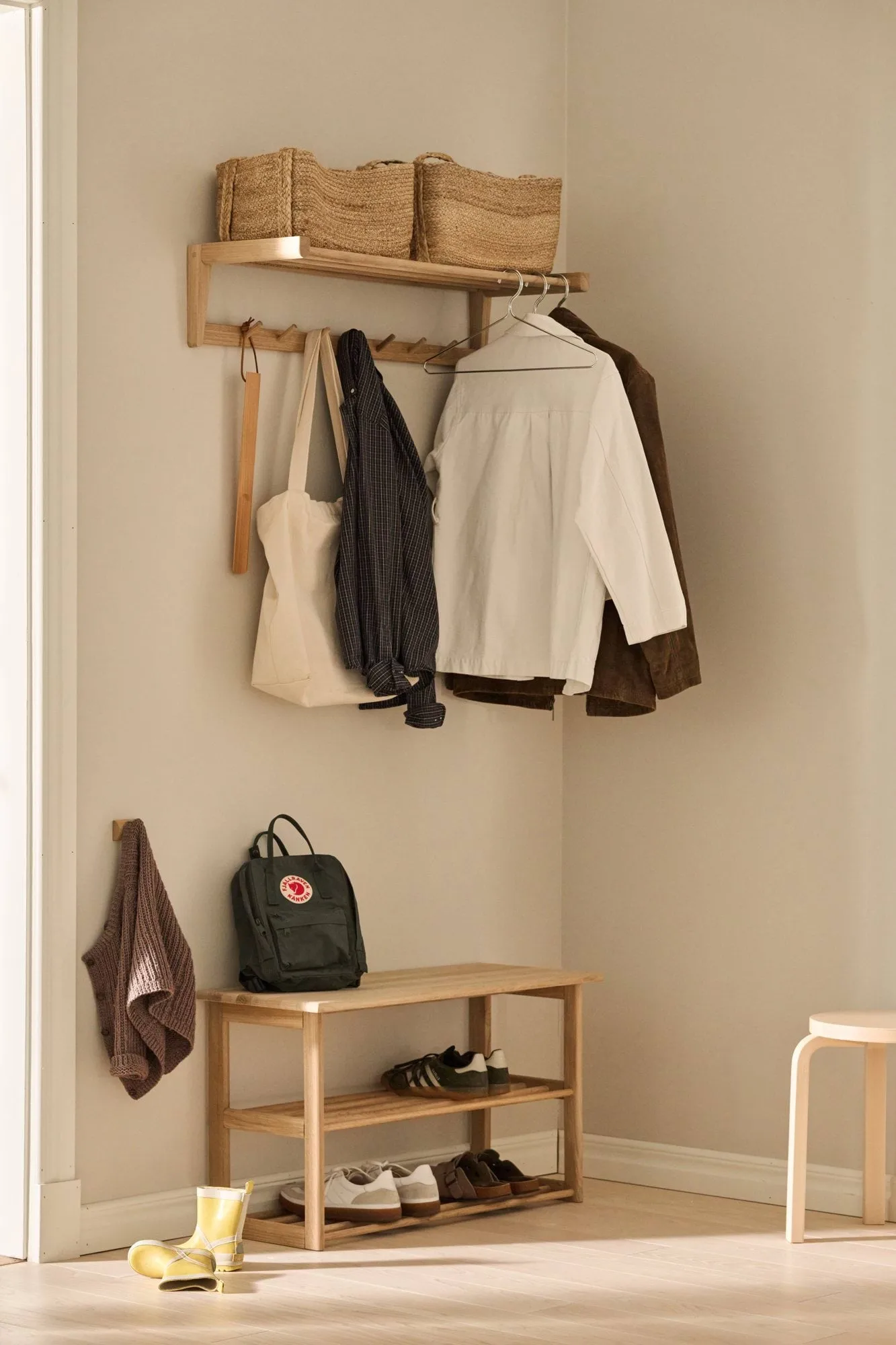 Bäckebo hat rack, Oak, 7 knobs 1898