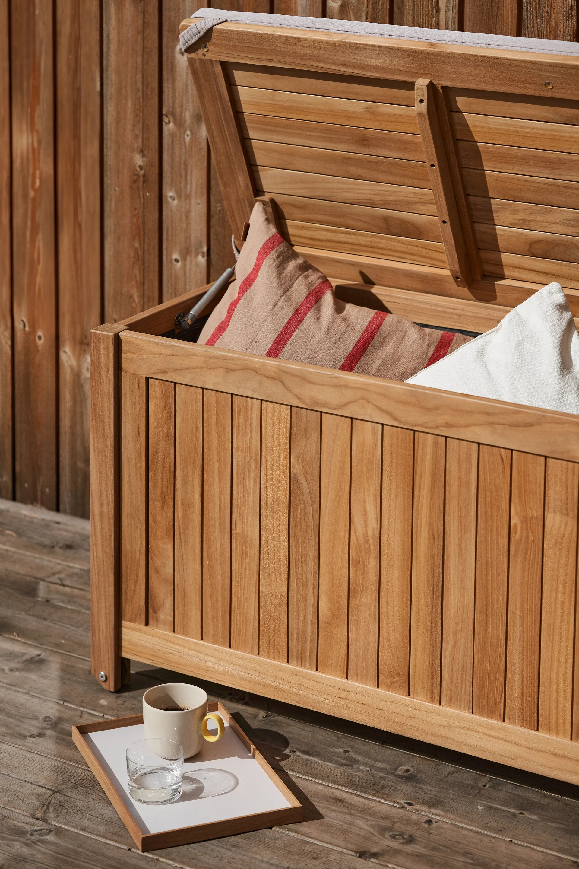 Bjärknäs cushion box with wheels S 130x50x60 cm, Teak 1898