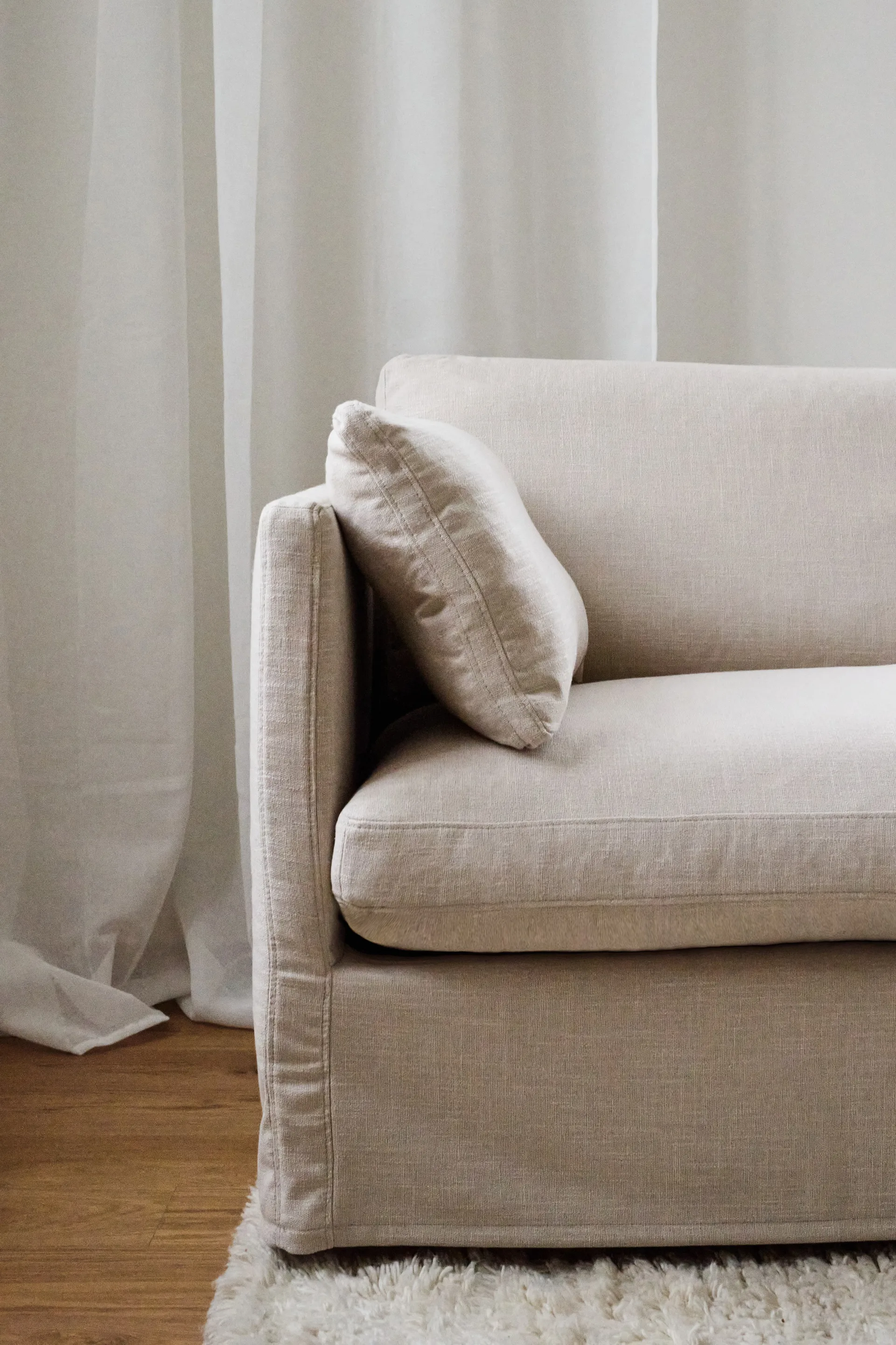 Linnevik sofa, Same Beige 6670-white-oiled oak, 4-seater, with skirt 1898