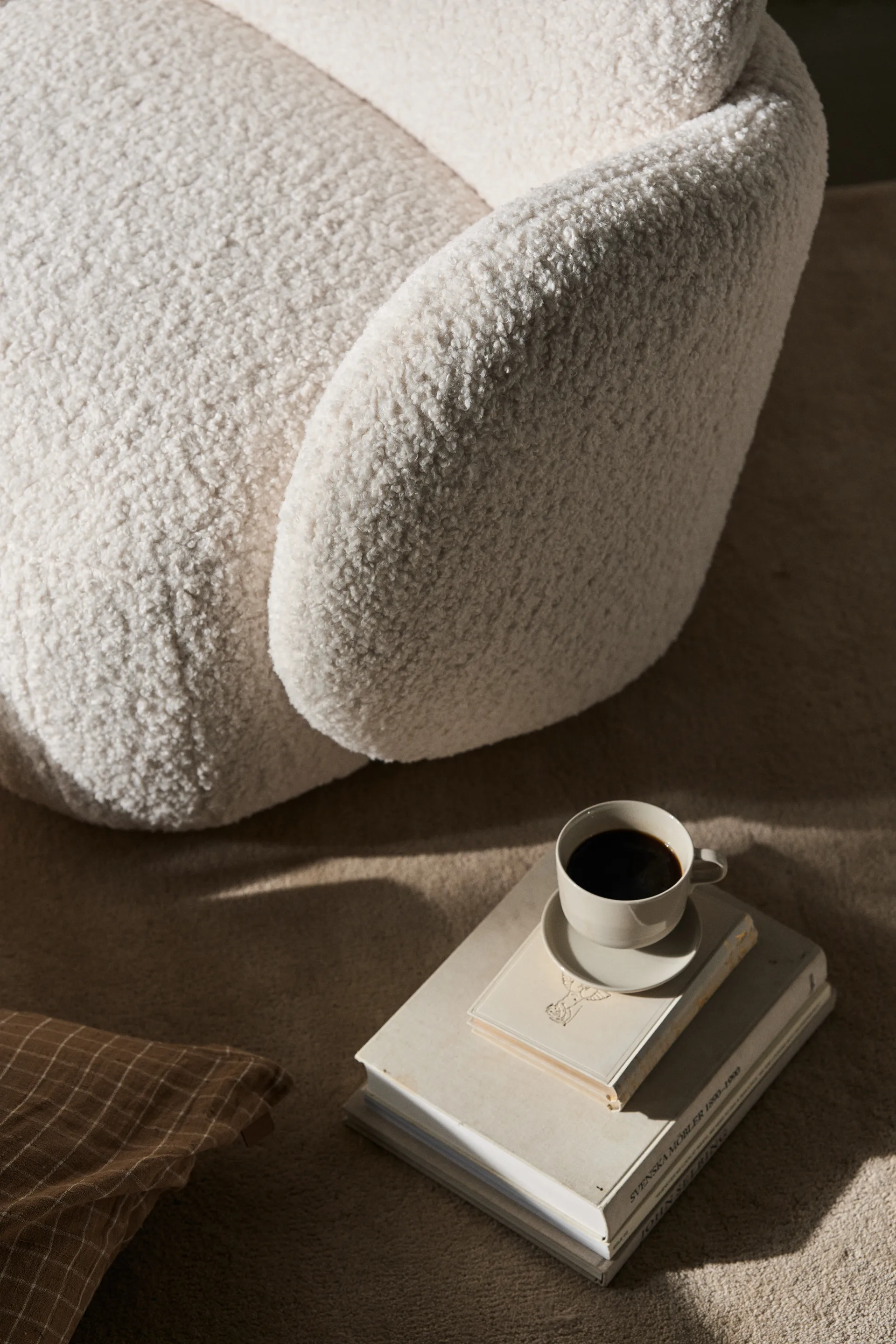 Mo armchair with swivel function, Glore white 1898