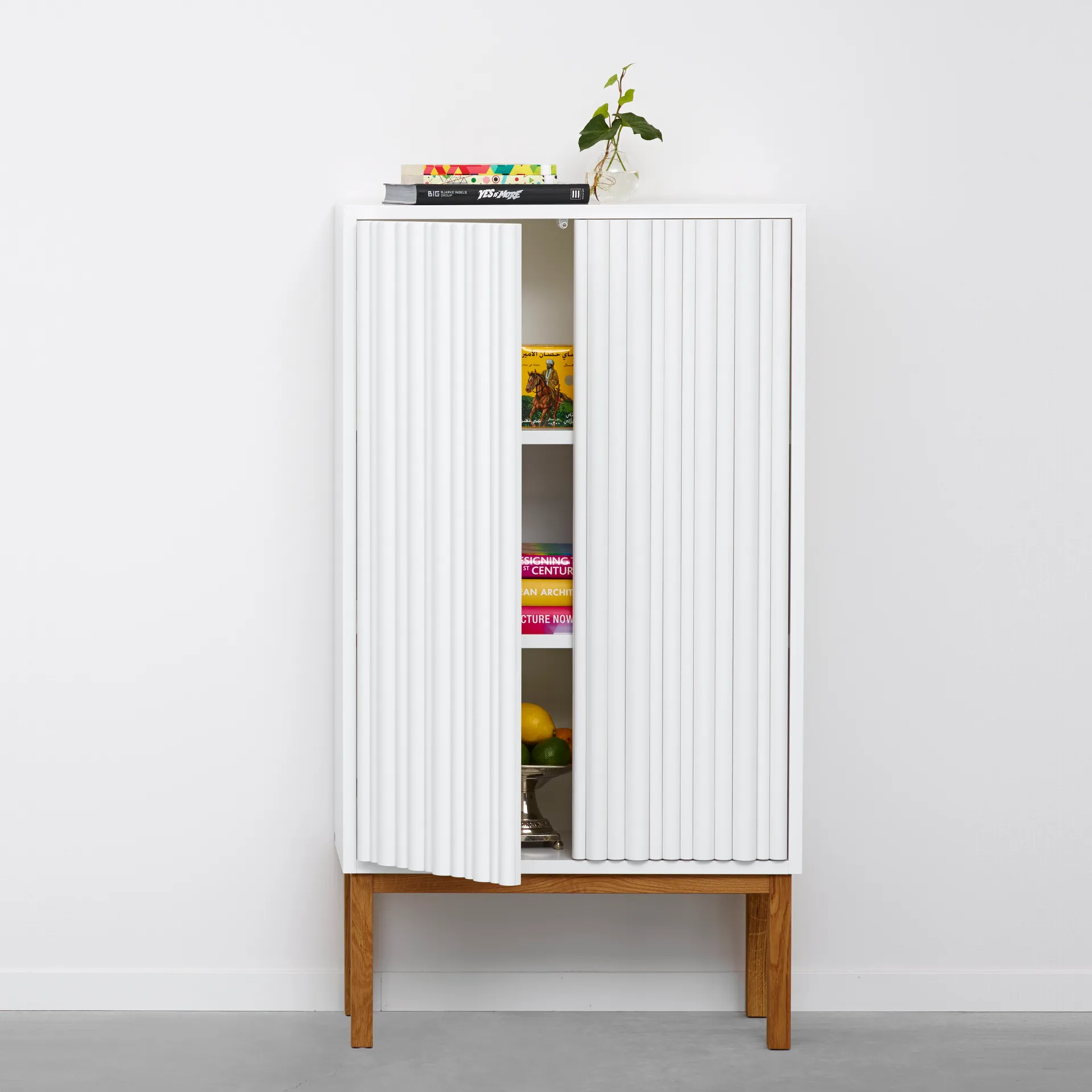 Collect cabinet 2003, White-oak legs A2