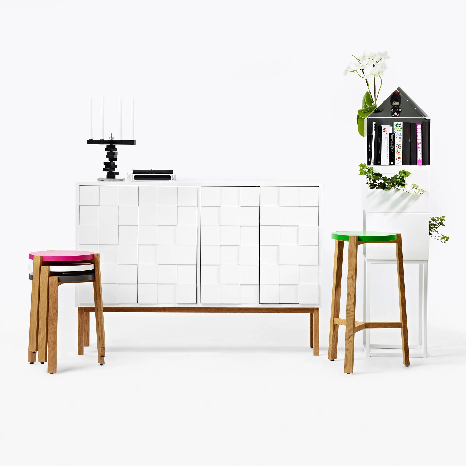 Collect cabinet 2010 low, White oiled oak A2