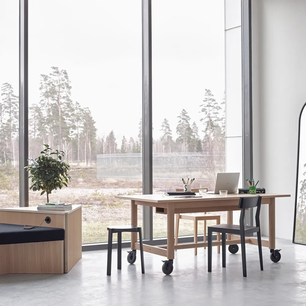 Connect desk, White oiled oak, black wheels, h73 A2