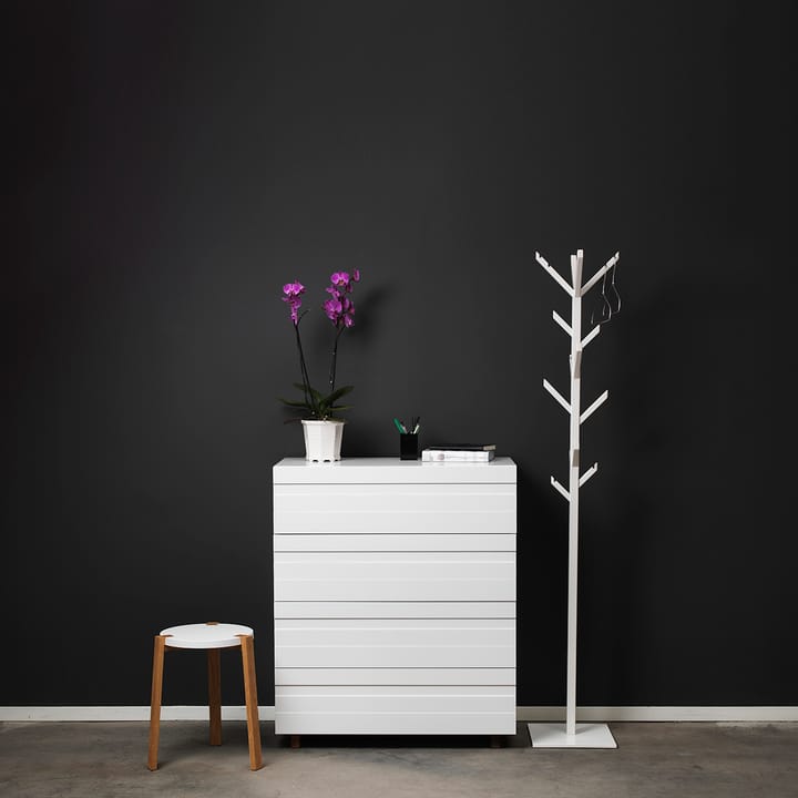White dresser, 4 drawers, Oak legs A2