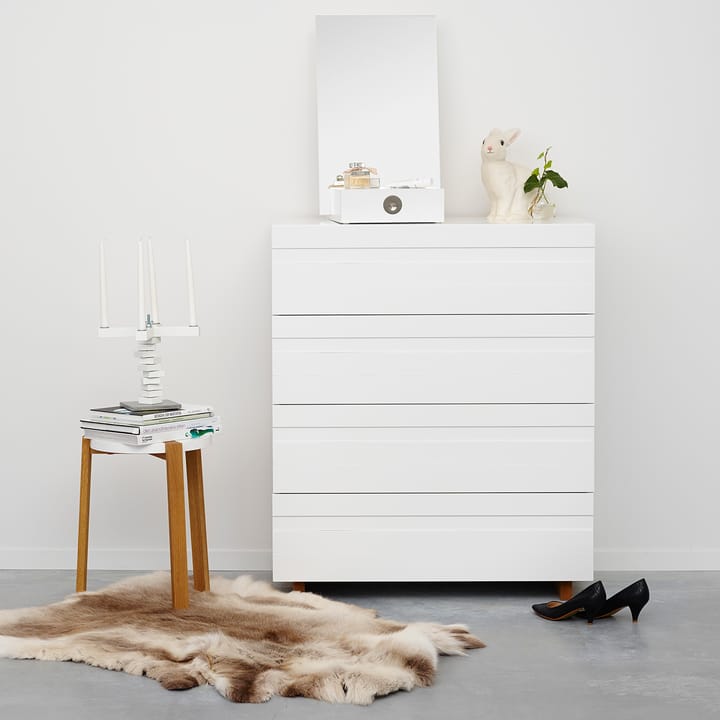 White dresser, 4 drawers, Oak legs A2