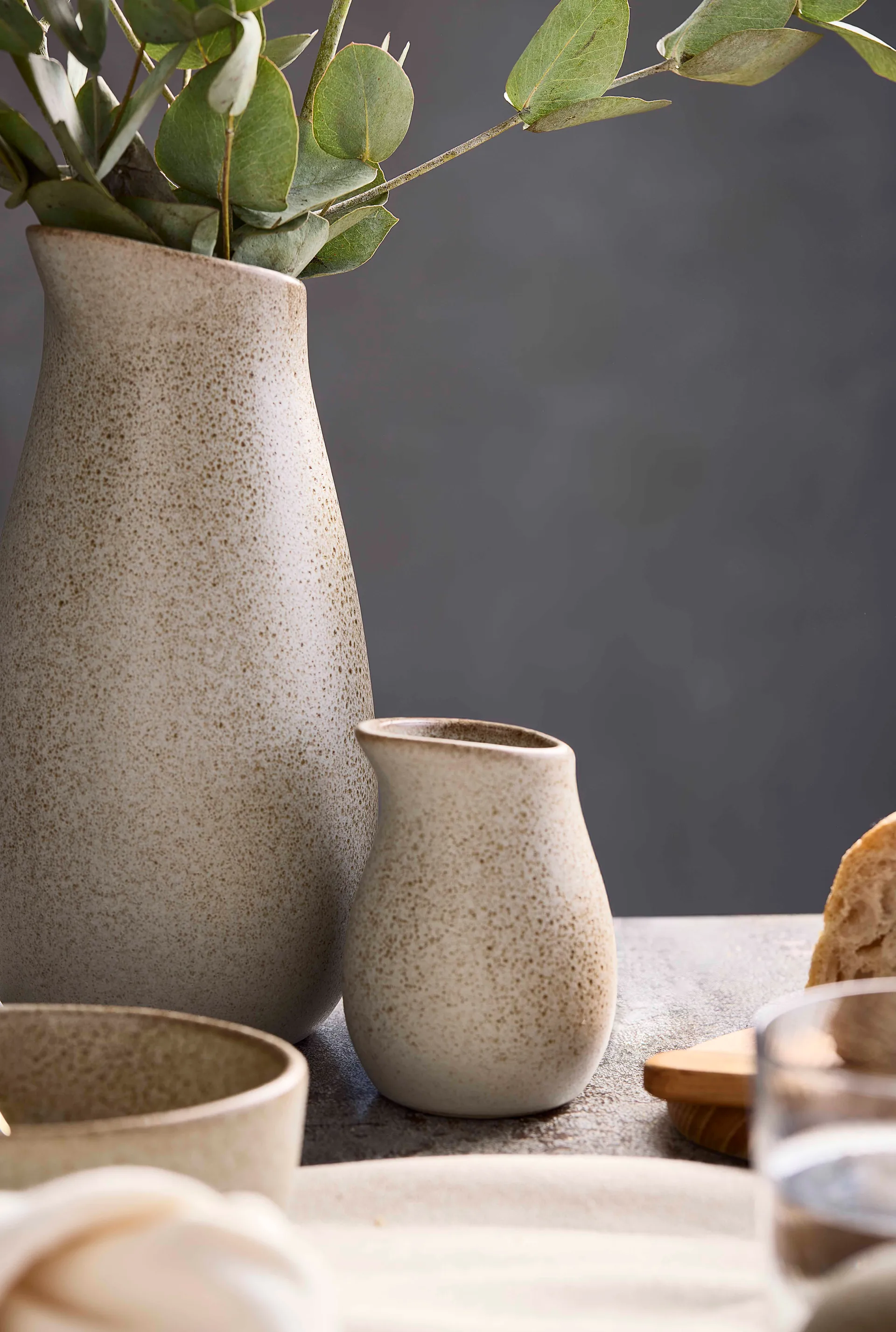 Raw carafe 1.2 liter, Sandy beige Aida