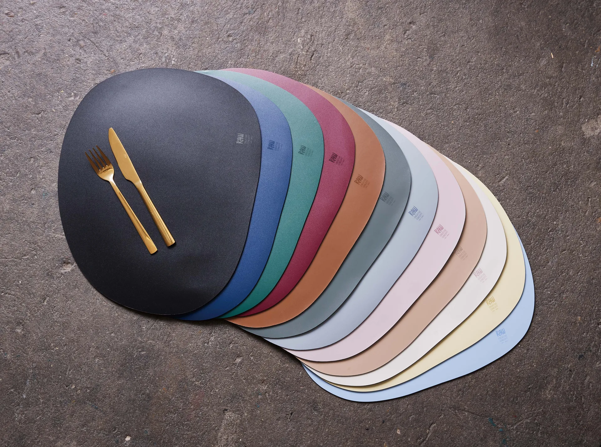 Raw creative placemat silicone 41x33.5 cm, Black Aida