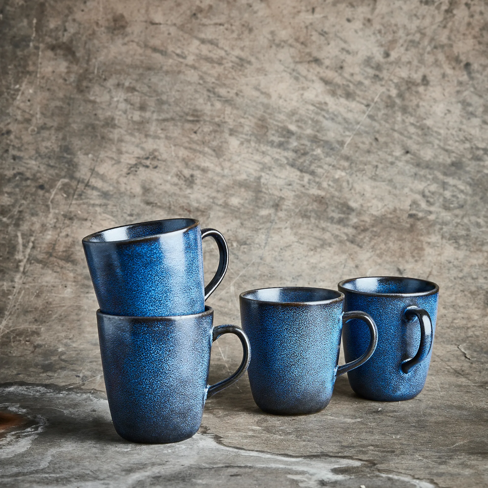 Raw mug with handle 35 cl 4-pack, midnight blue Aida