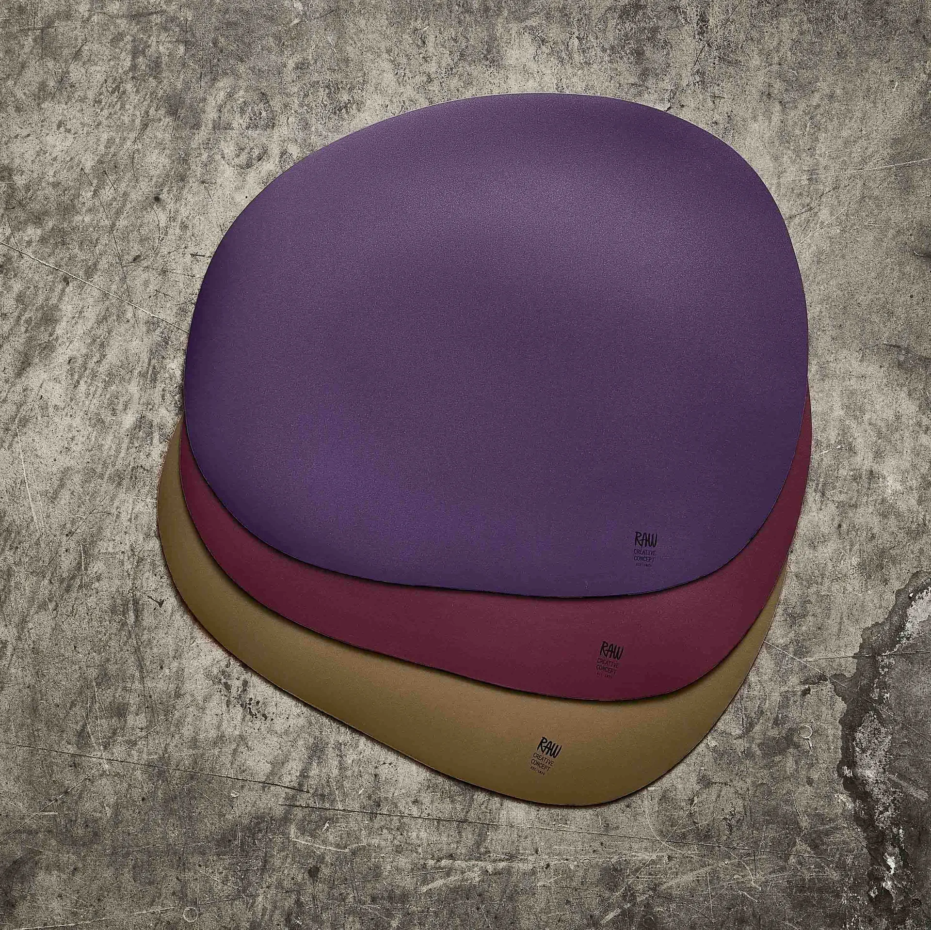 Raw placemat 41 x 33.5 cm, blackberry cordial Aida