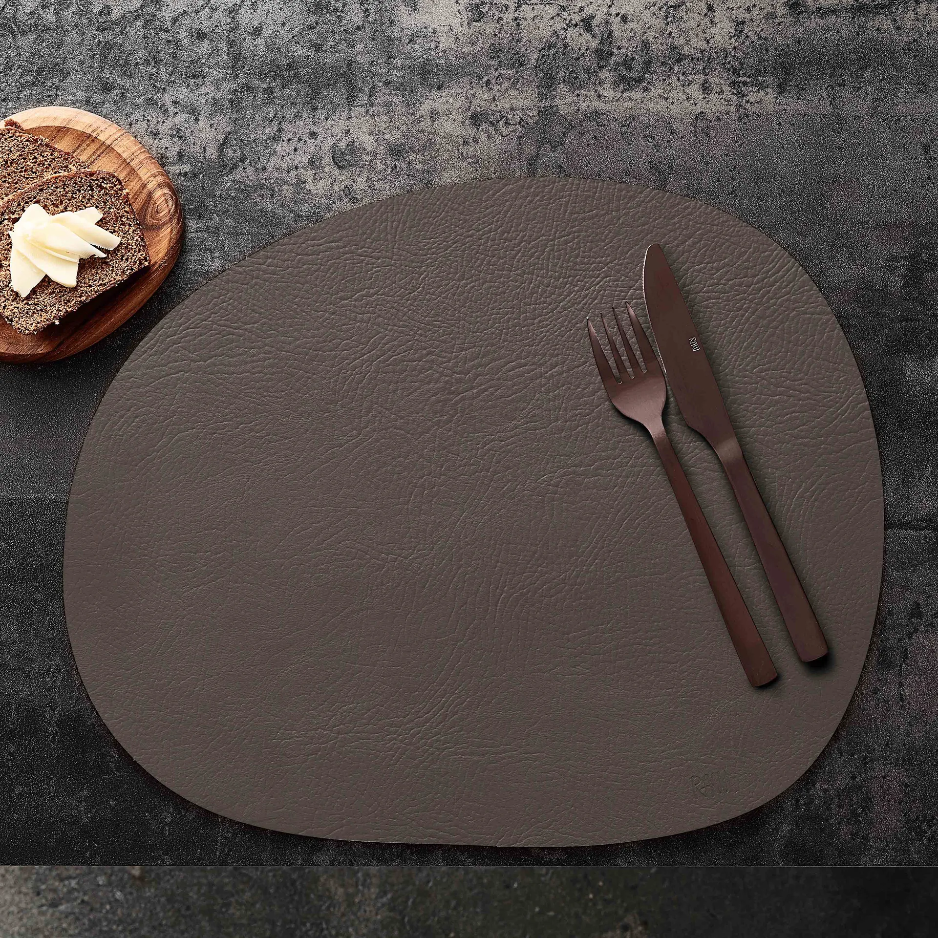 Raw placemat leather, Clay buffalo Aida