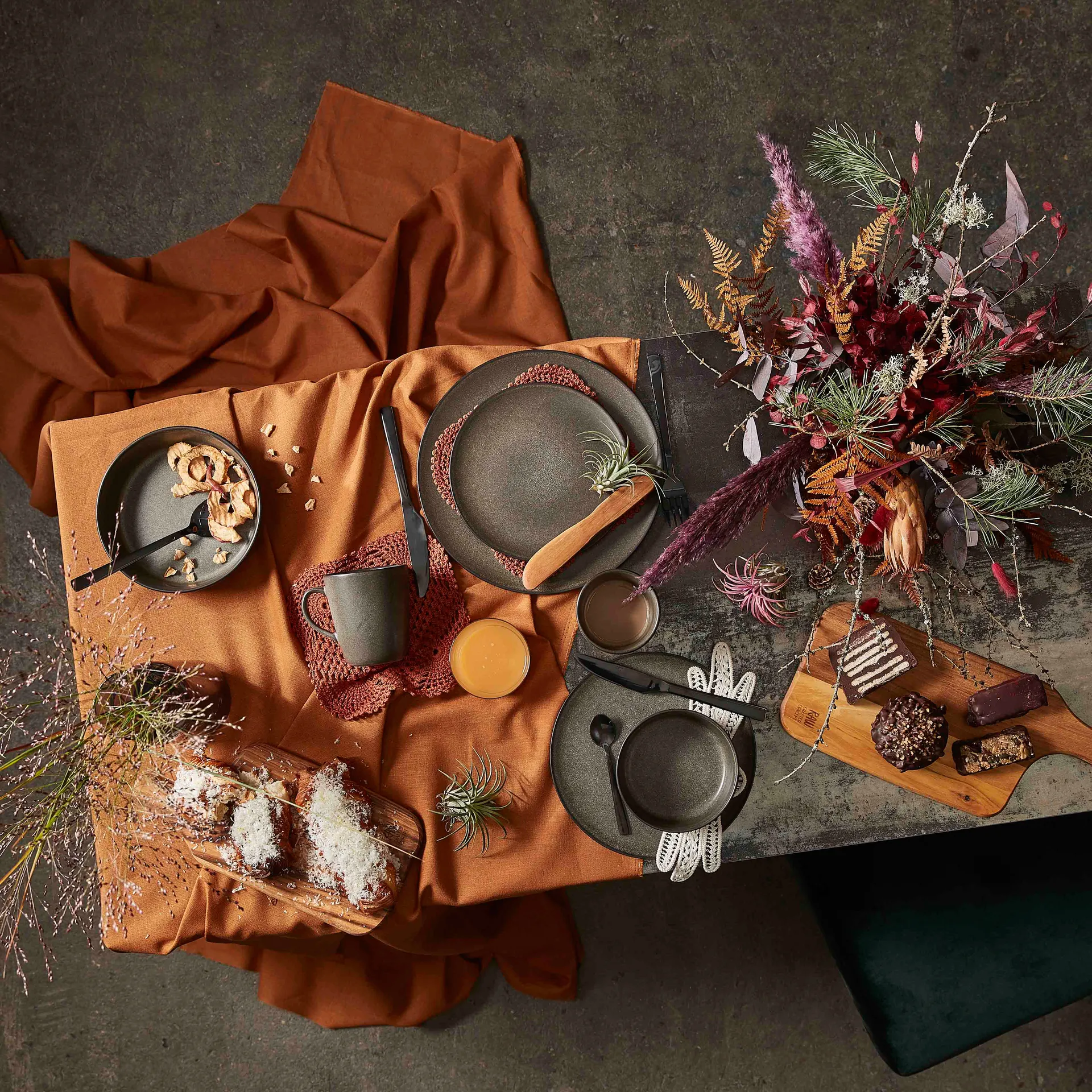 Raw plate Ø20 cm, Forest brown Aida