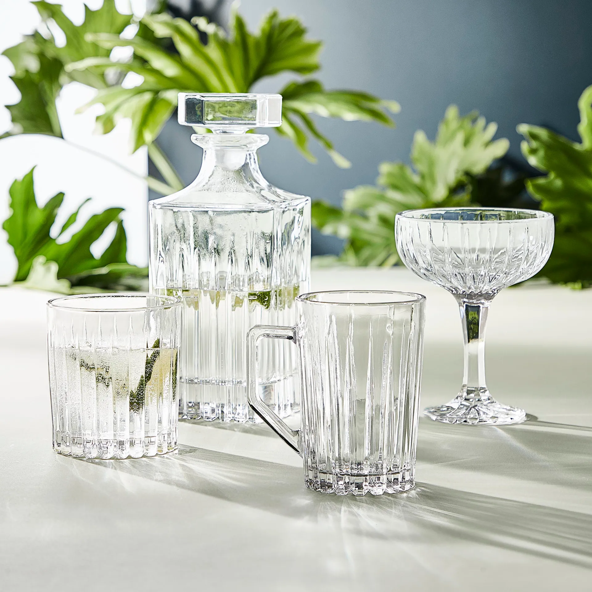 Relief glass with handle 4-pack, Clear Aida
