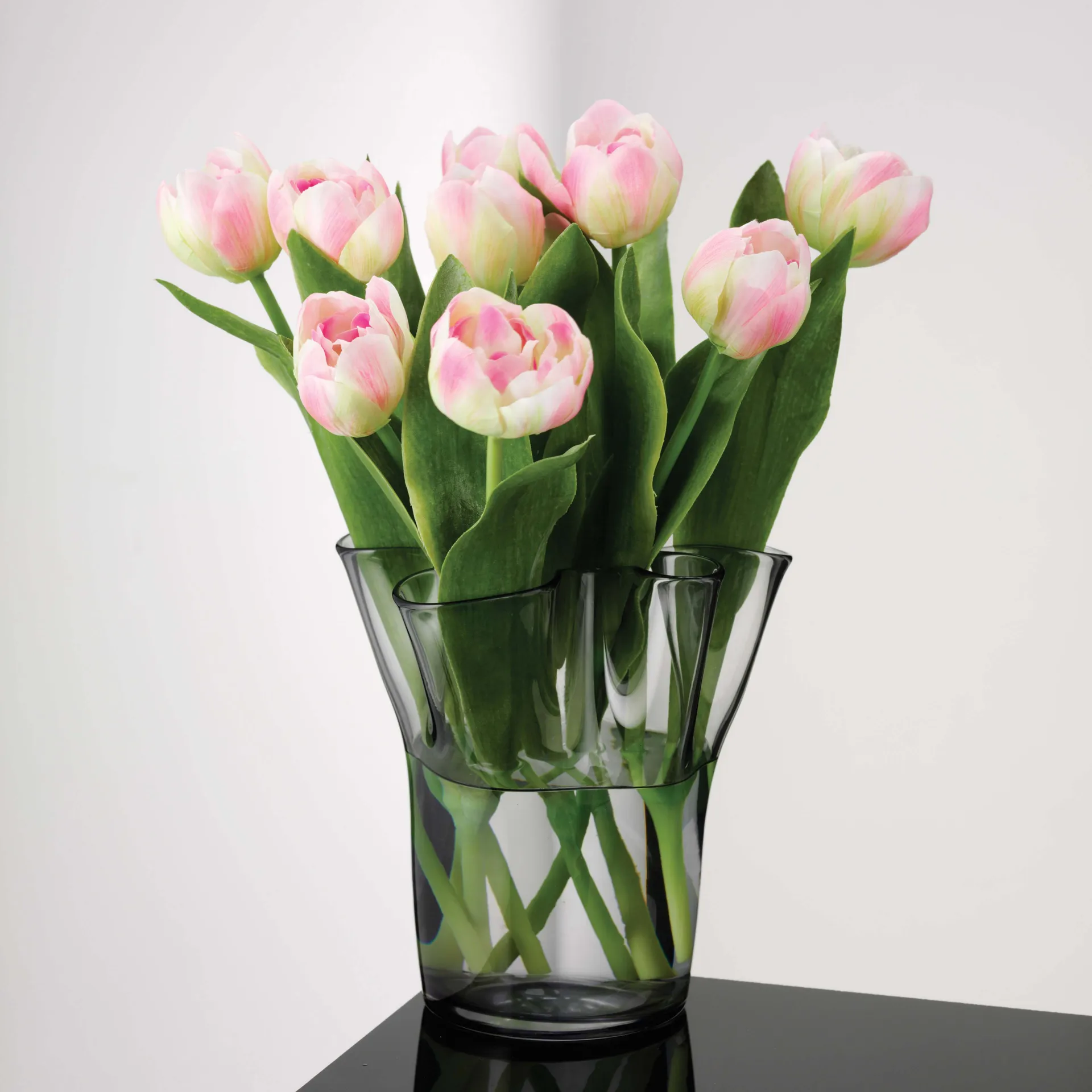 Tulip vase 20 cm, smoke Aida