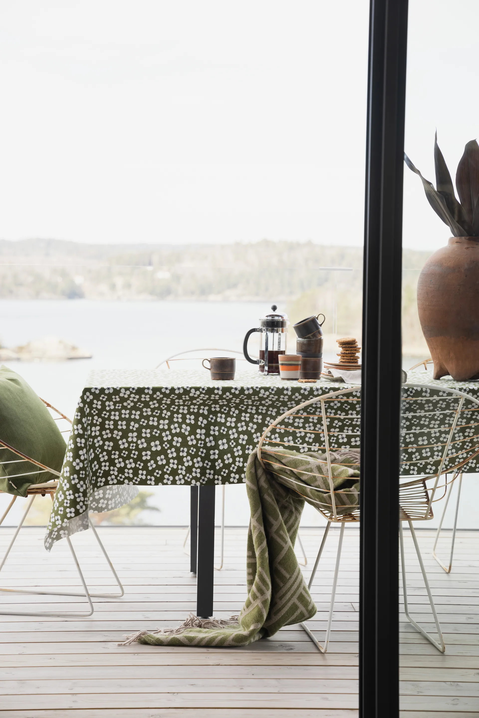 Belle Amie oilcloth fabric per metre, Dark green Almedahls