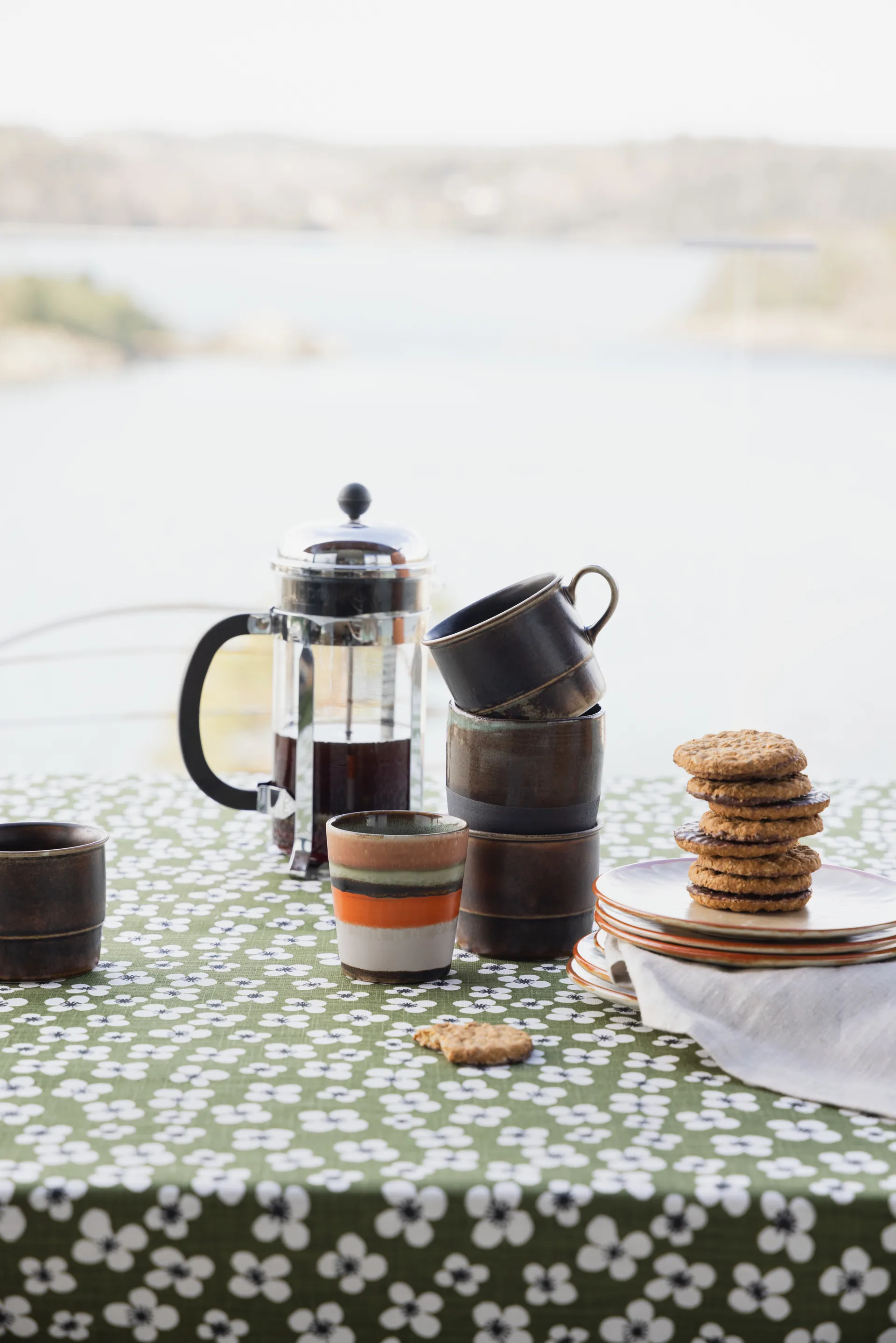 Belle Amie oilcloth fabric per metre, Dark green Almedahls