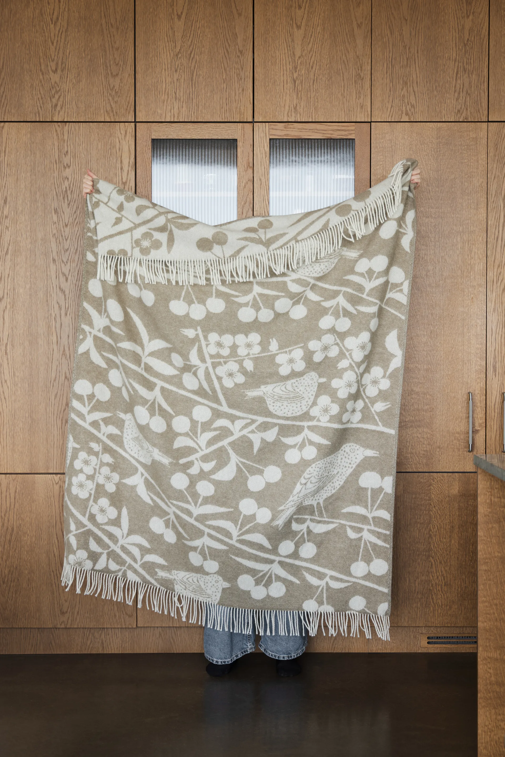 Cherry Garden throw 130x170 cm, Brown-offwhite Almedahls