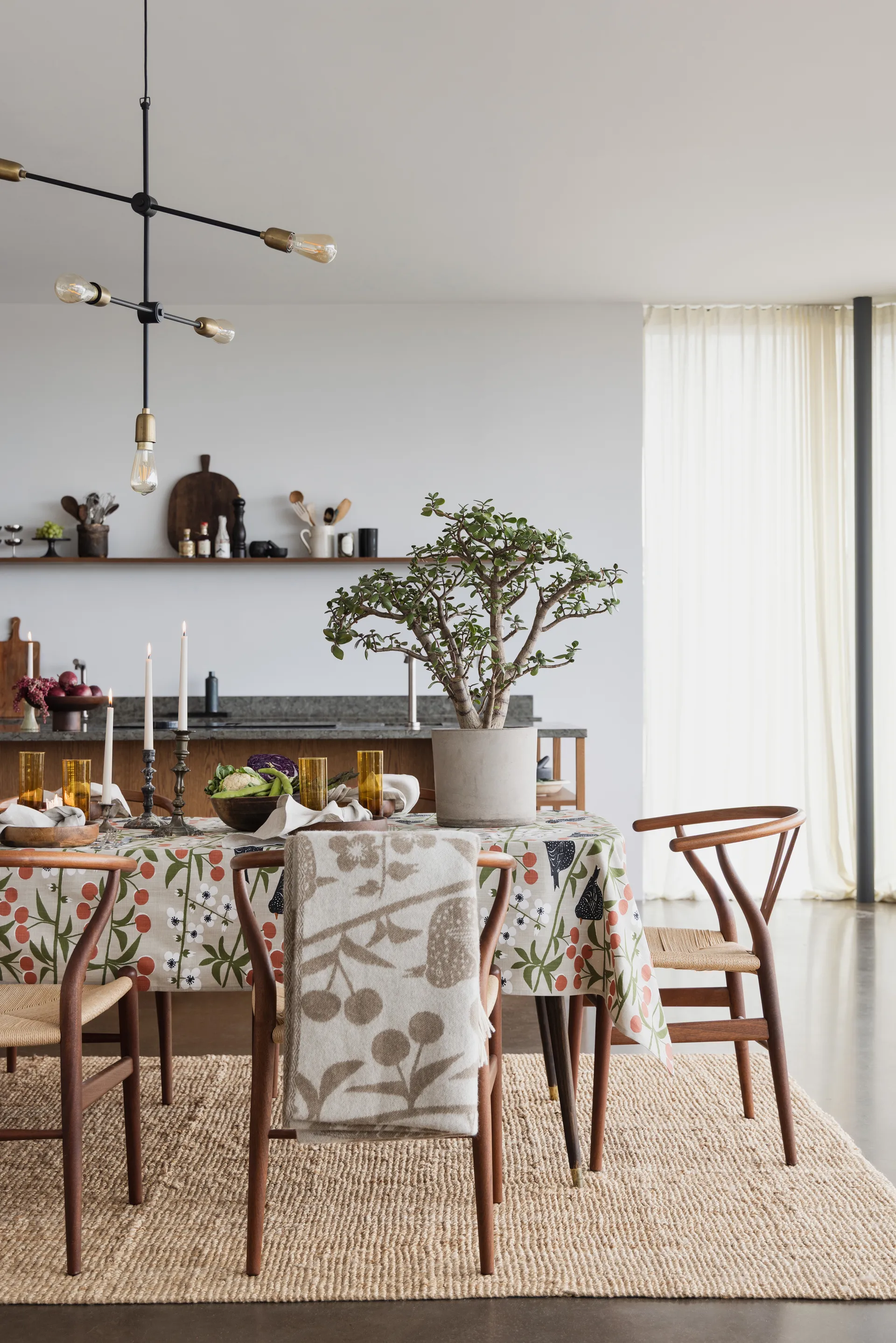 Cherry Garden throw 130x170 cm, Brown-offwhite Almedahls