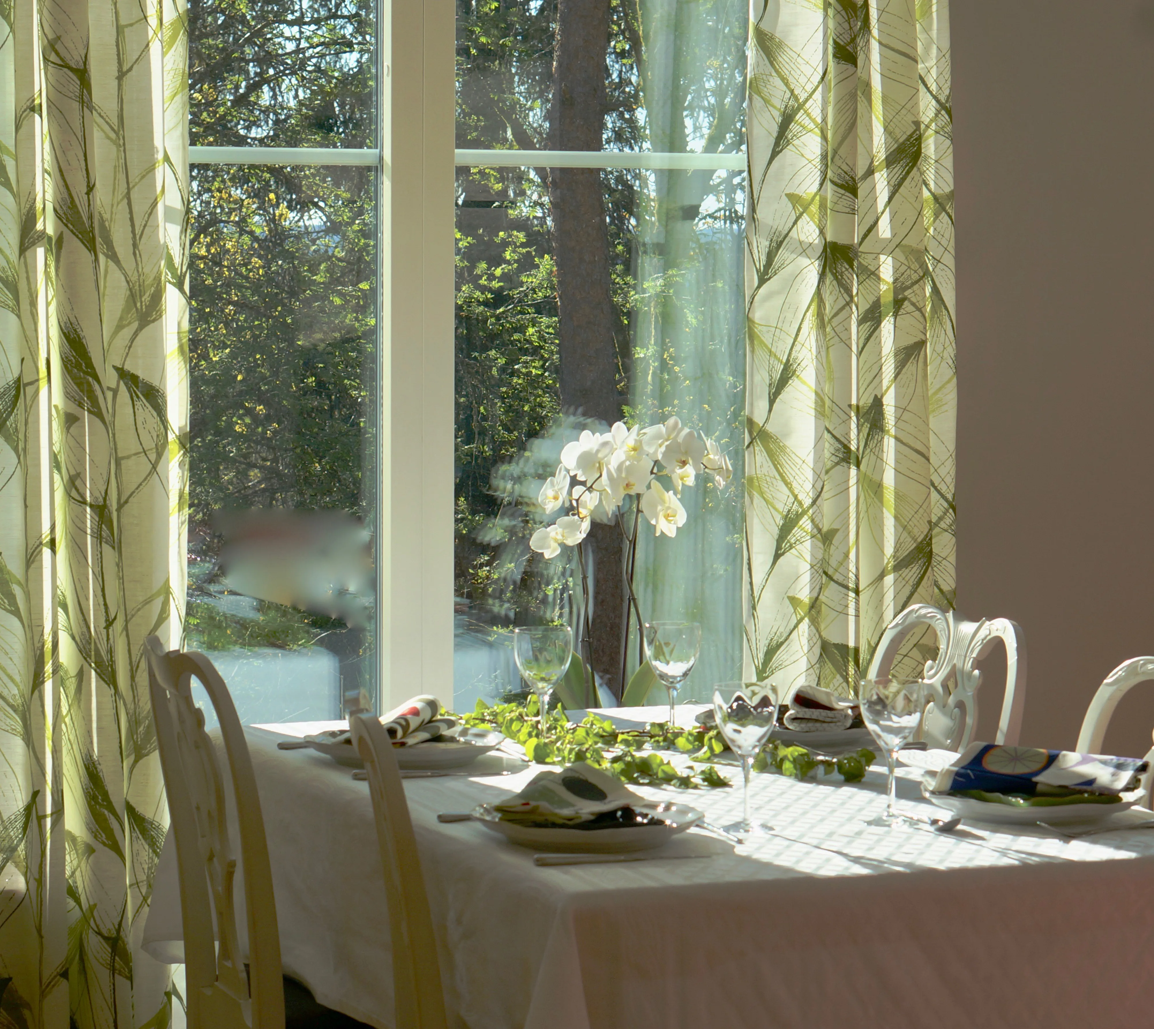 Draken table cloth 150x300 cm from Almedahls - NordicNest.com