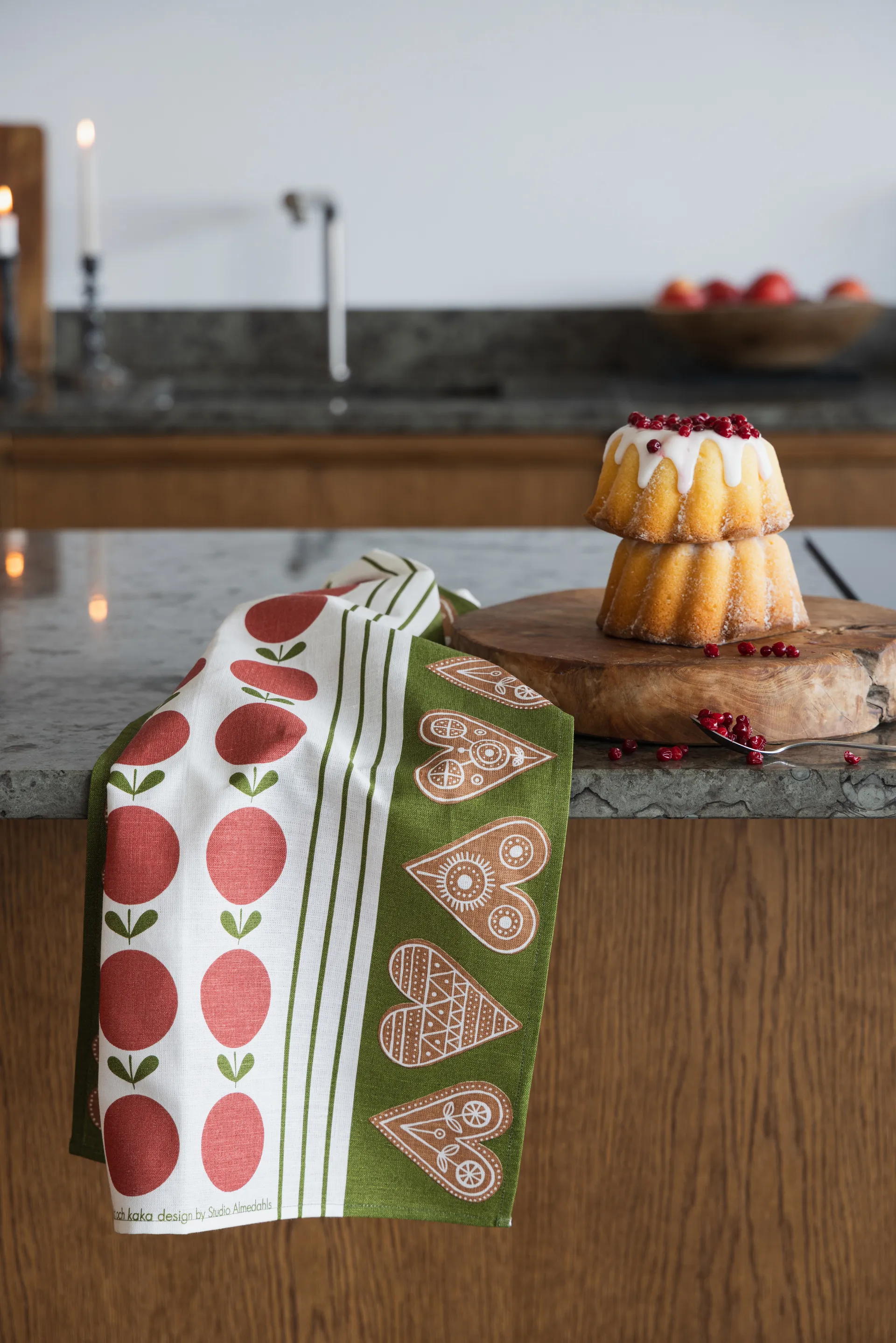 Fruit and cake kitchen towel 47x70 cm, Red-green Almedahls