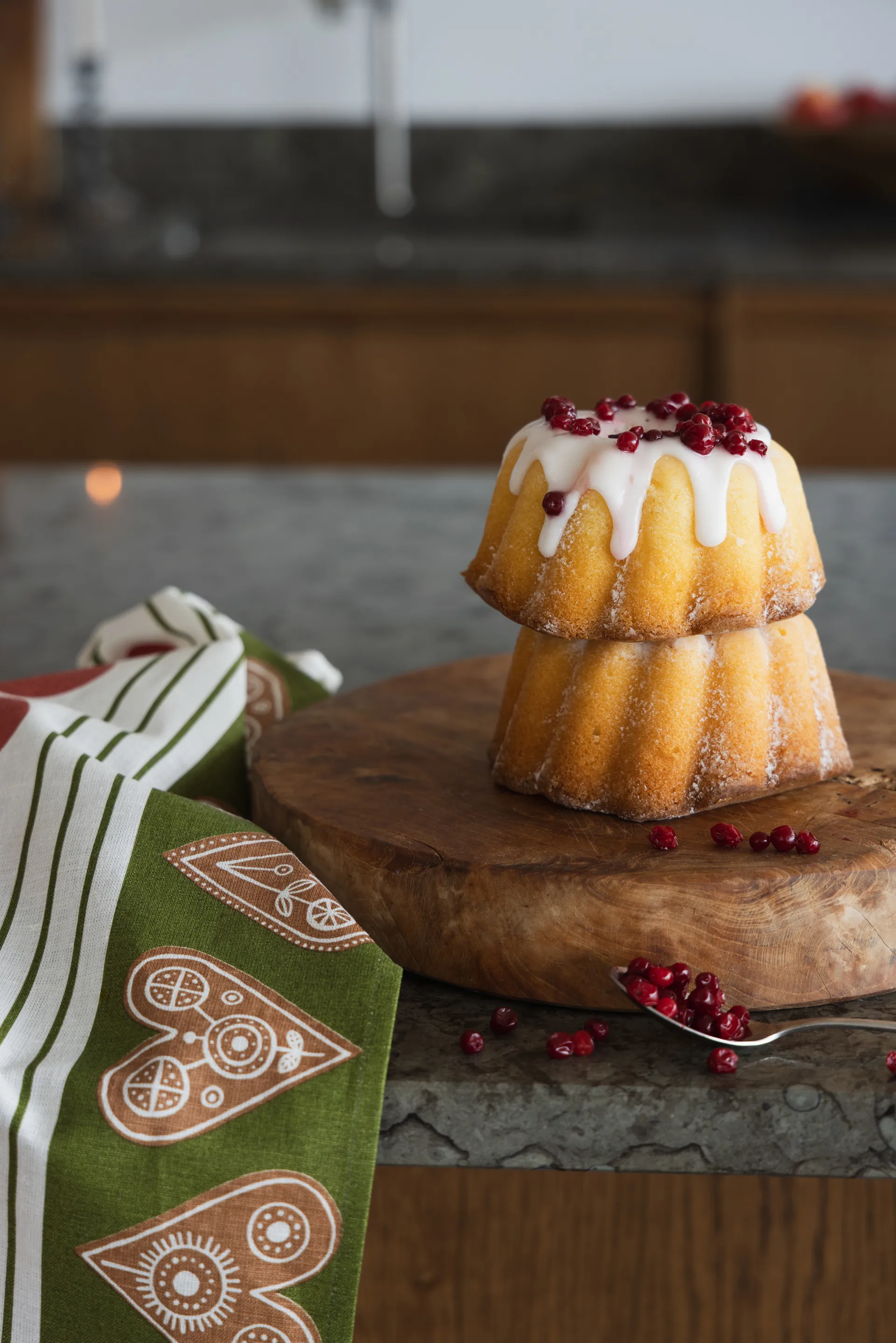 Fruit and cake kitchen towel 47x70 cm, Red-green Almedahls