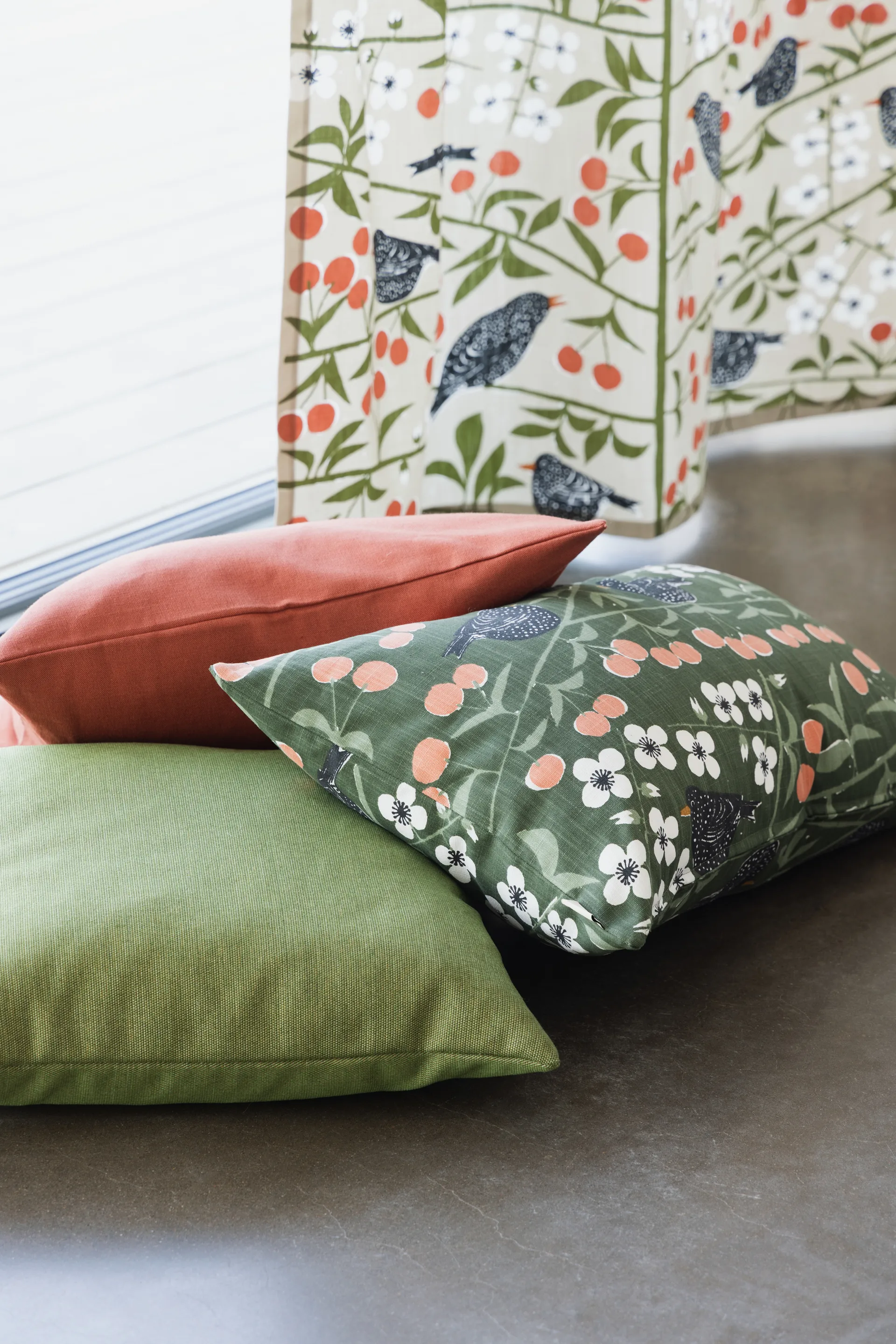 Körsbärsträdgården fabric, Beige Almedahls