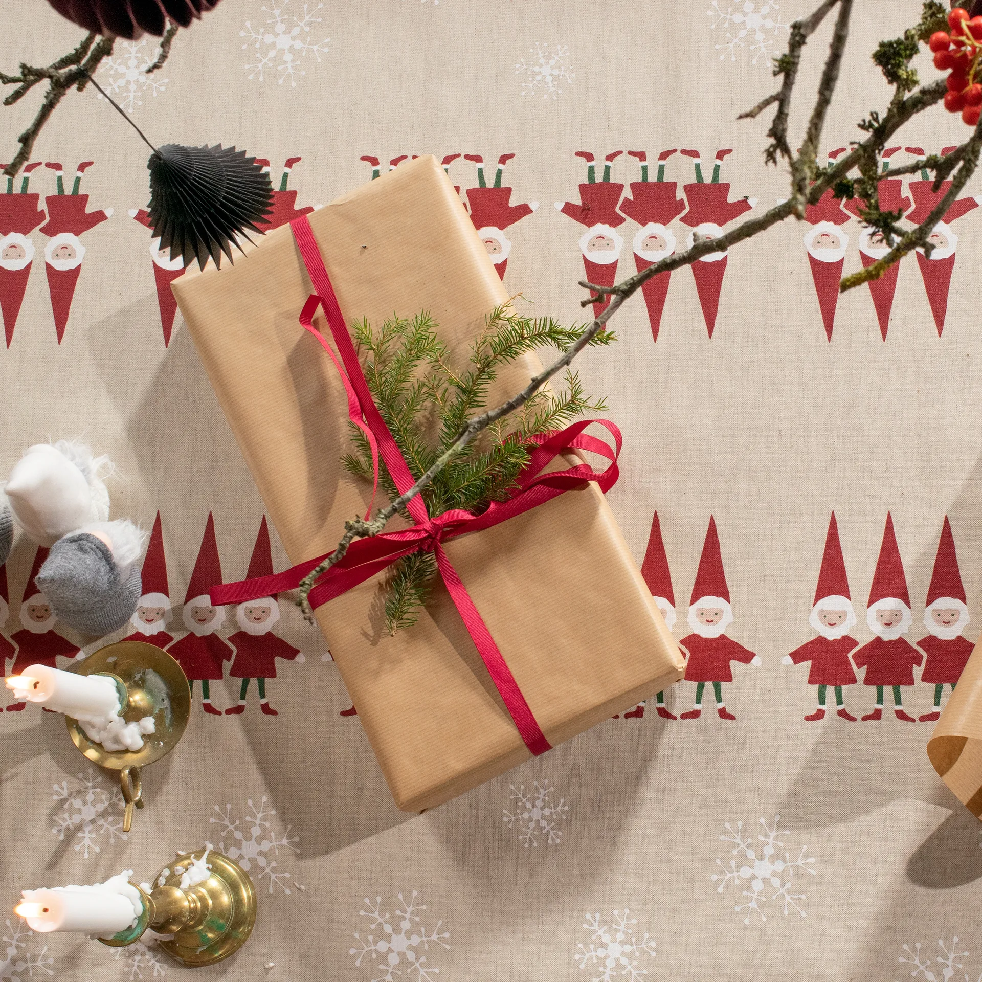 Tomtenisse fabric large elves, beige Almedahls