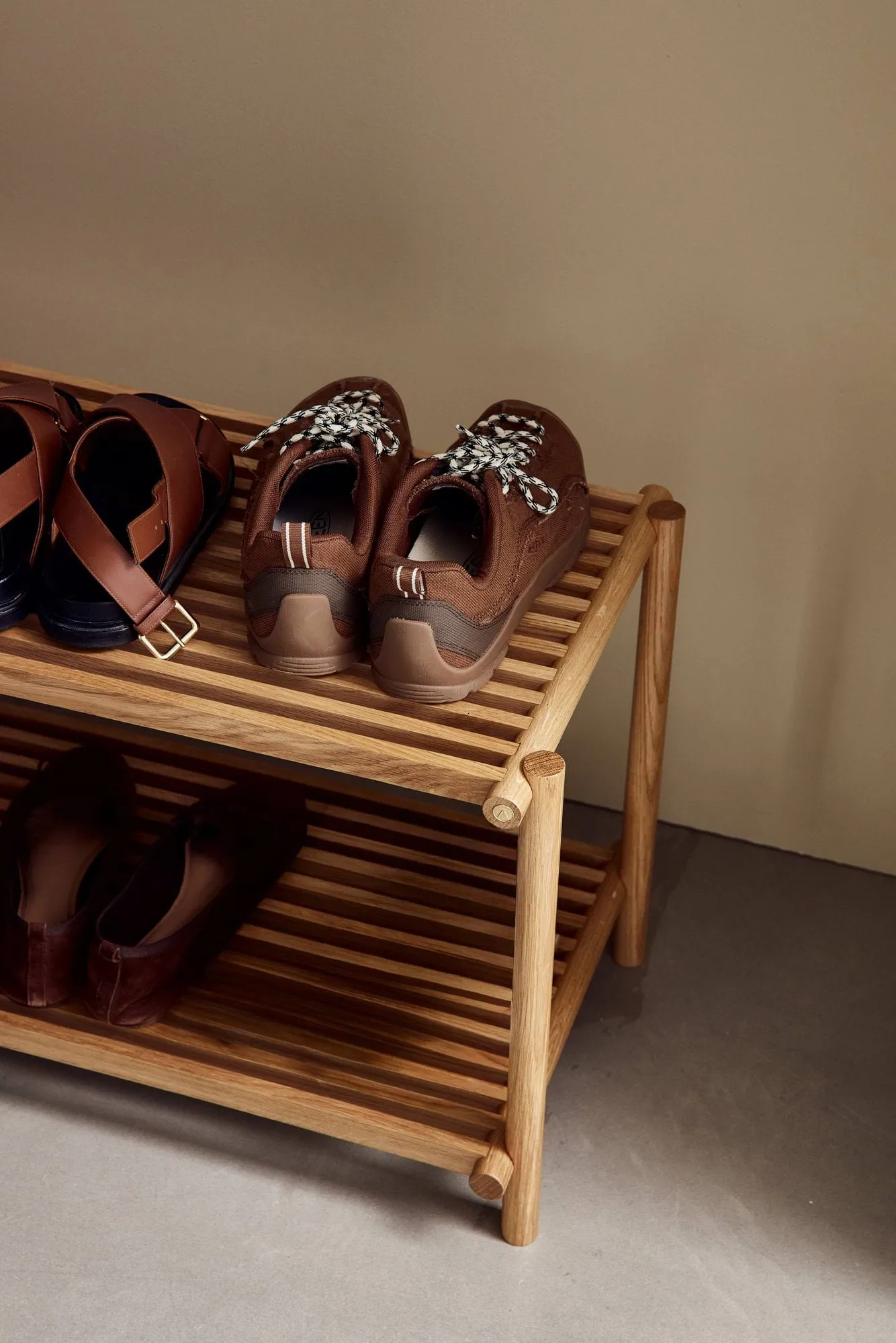 Column shoe rack, Matt lacquered oak Andersen Furniture
