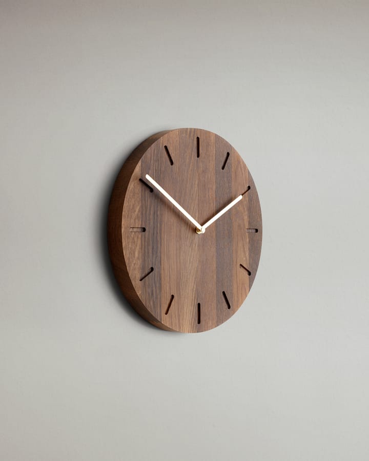 Watch:Out wall clock oak - smoked oak-brass - Applicata