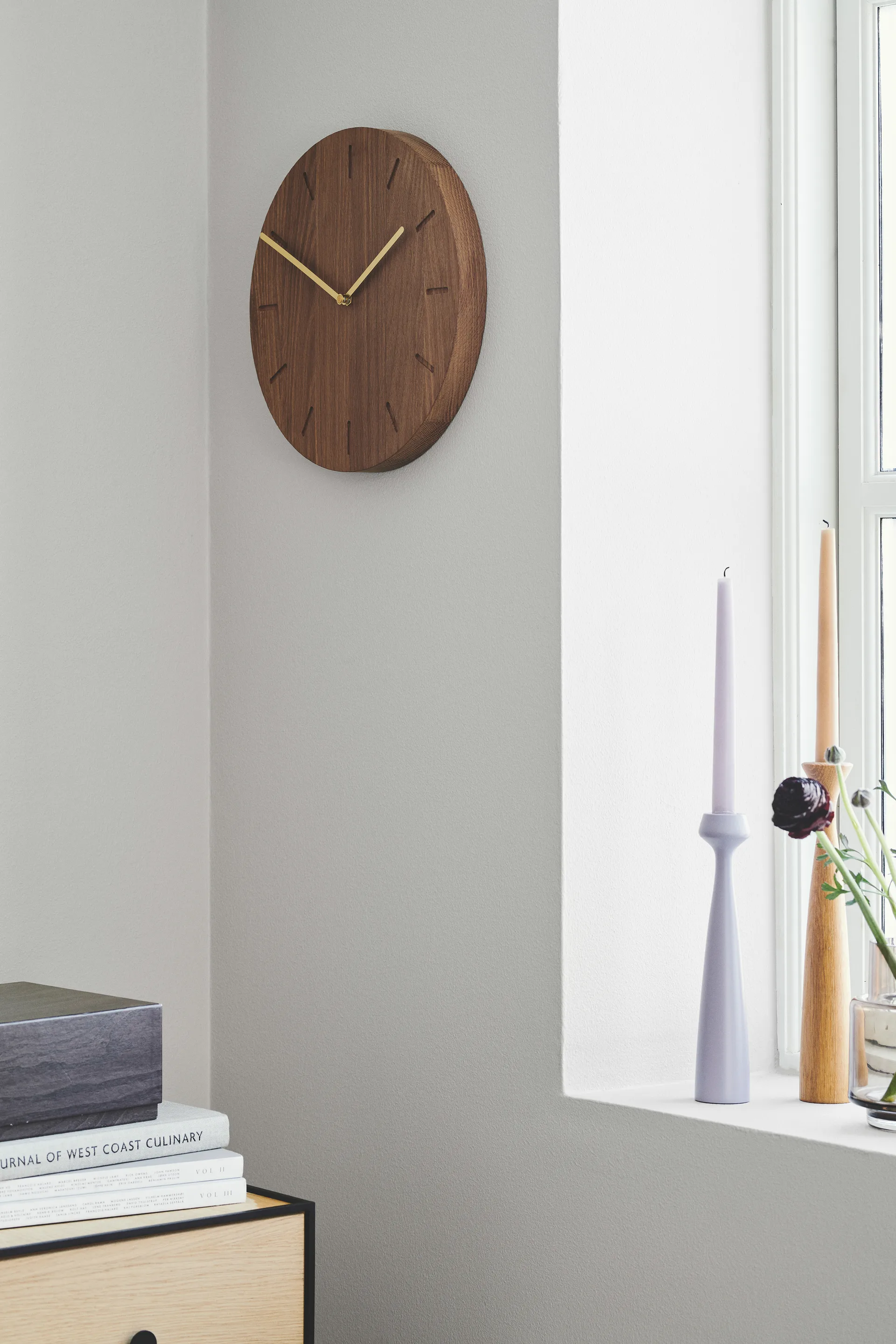 Watch:Out wall clock oak, smoked oak-brass Applicata