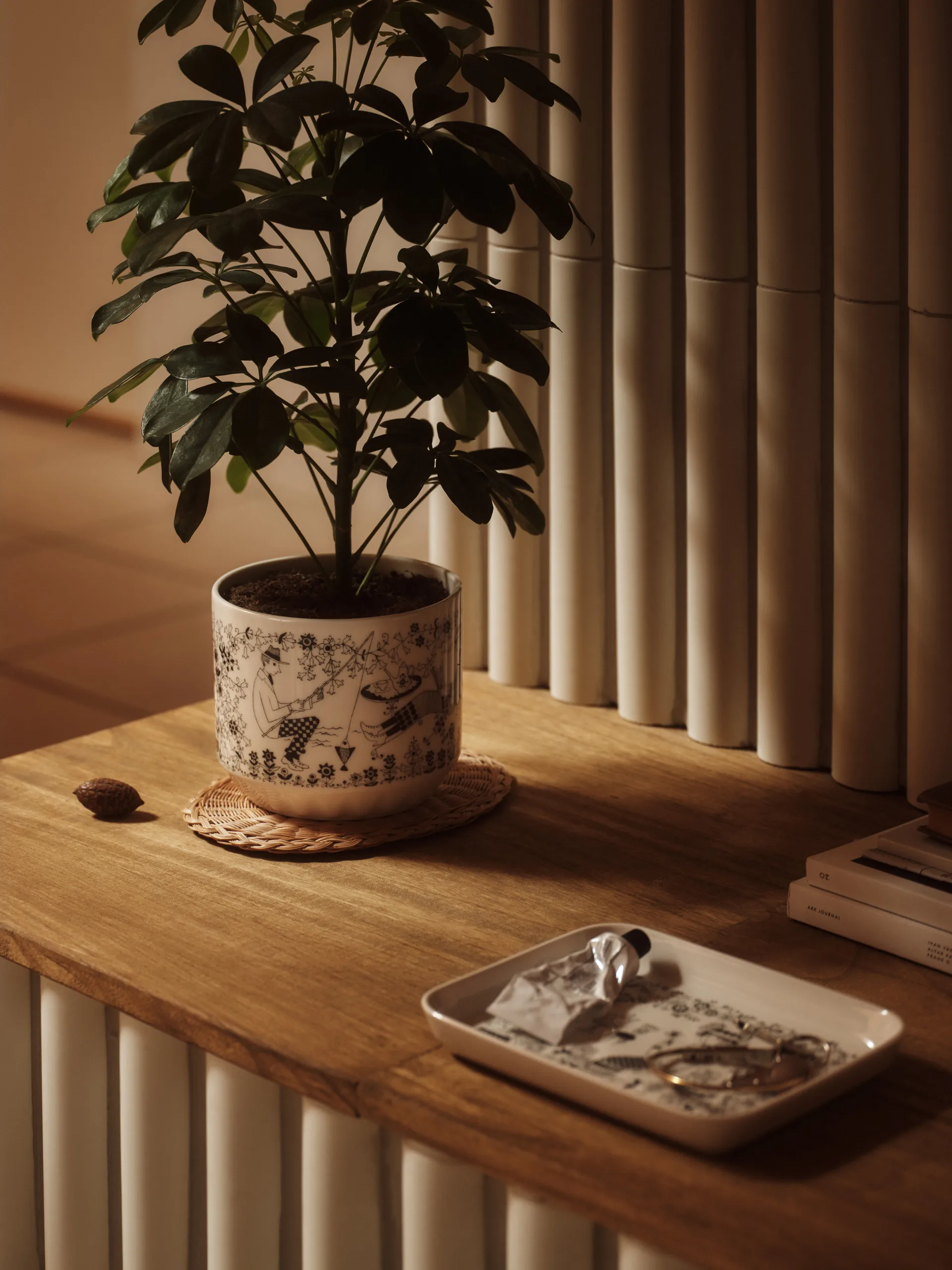 Emilia plate 15x19 cm, Black-white Arabia