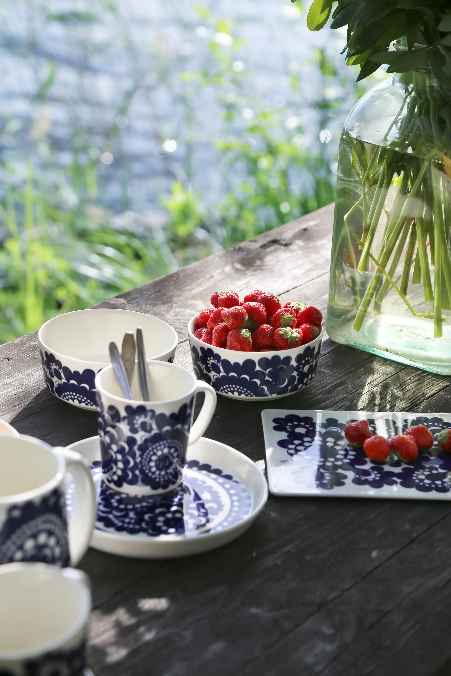 Esteri mug 30 cl and bowl Ø13 cm, Blue Arabia