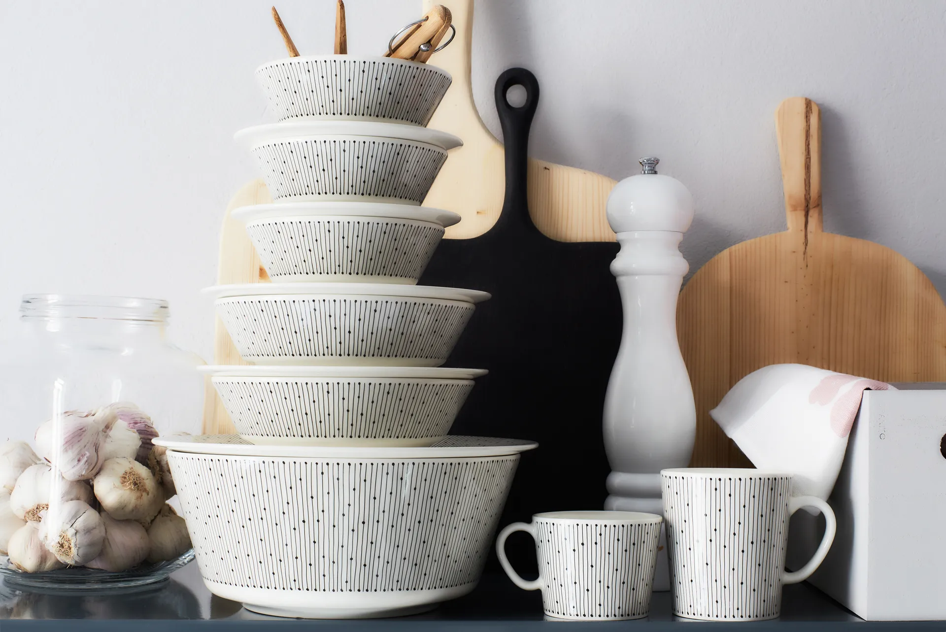 Mainio Sarastus bowl Ø23 cm, Black-white Arabia