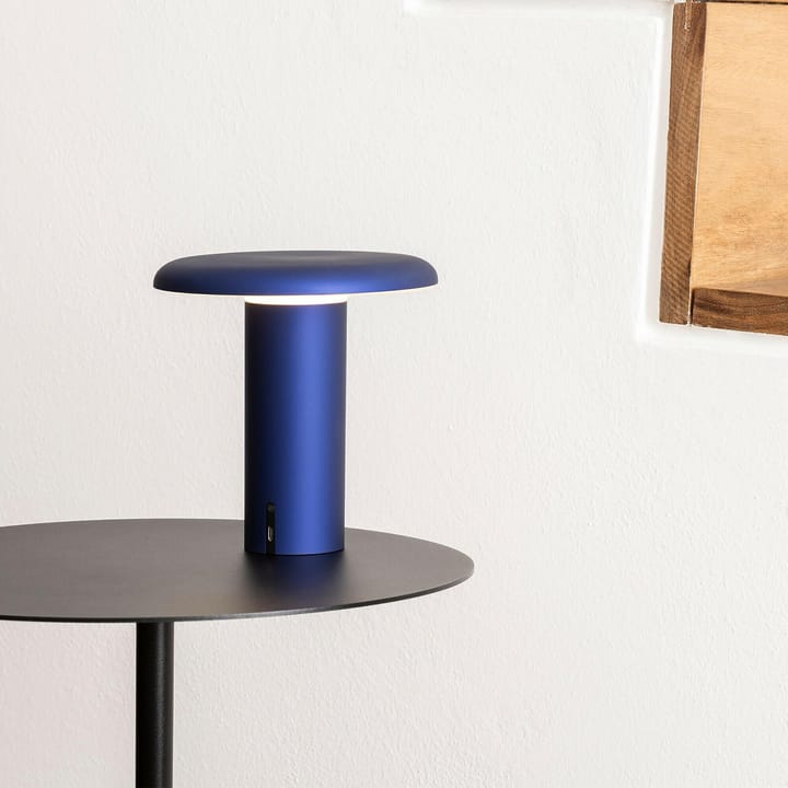 Takku portable table lamp 19 cm - Anodized blue - Artemide