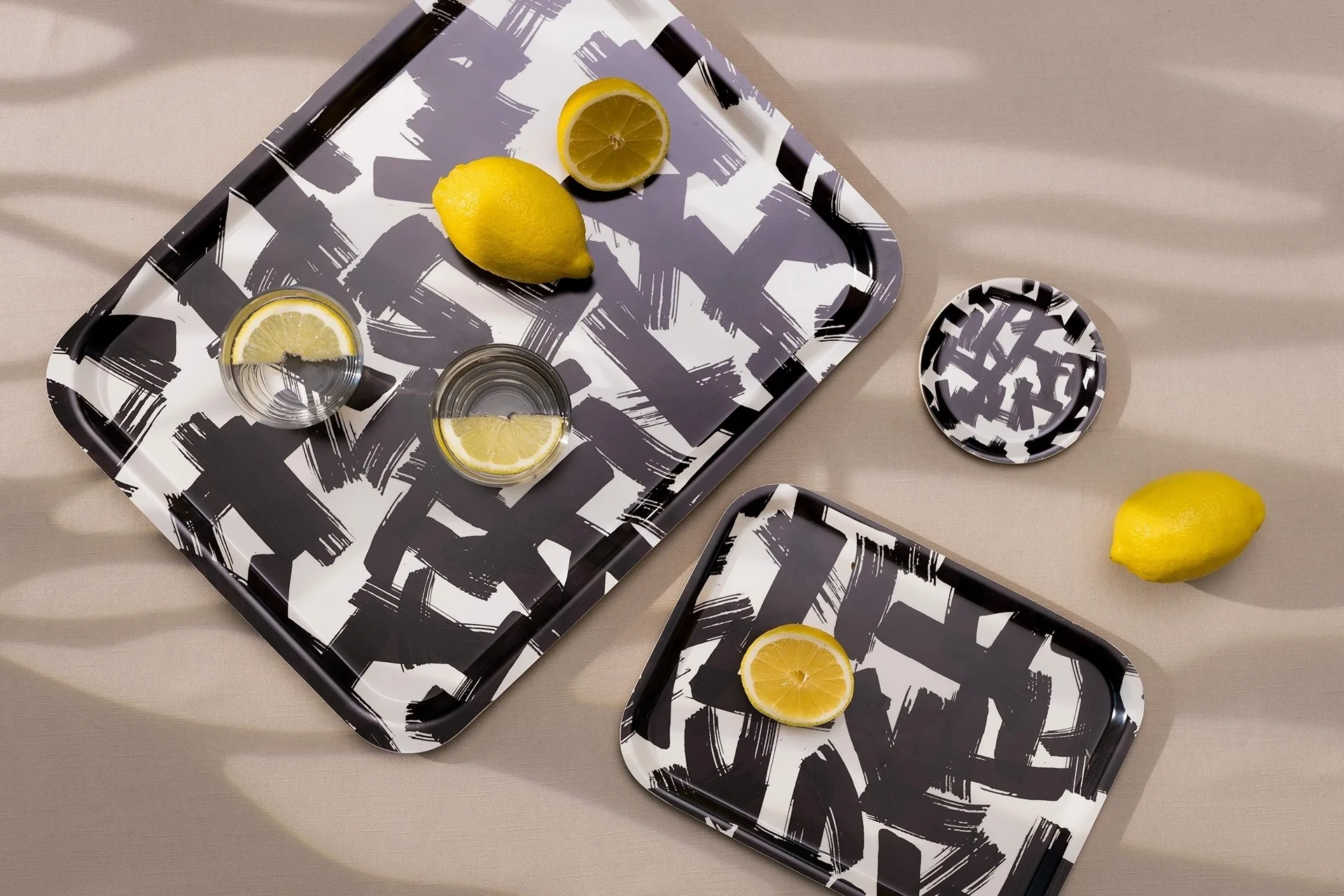 Kryss tray 33x43 cm, Black-white Åry Home