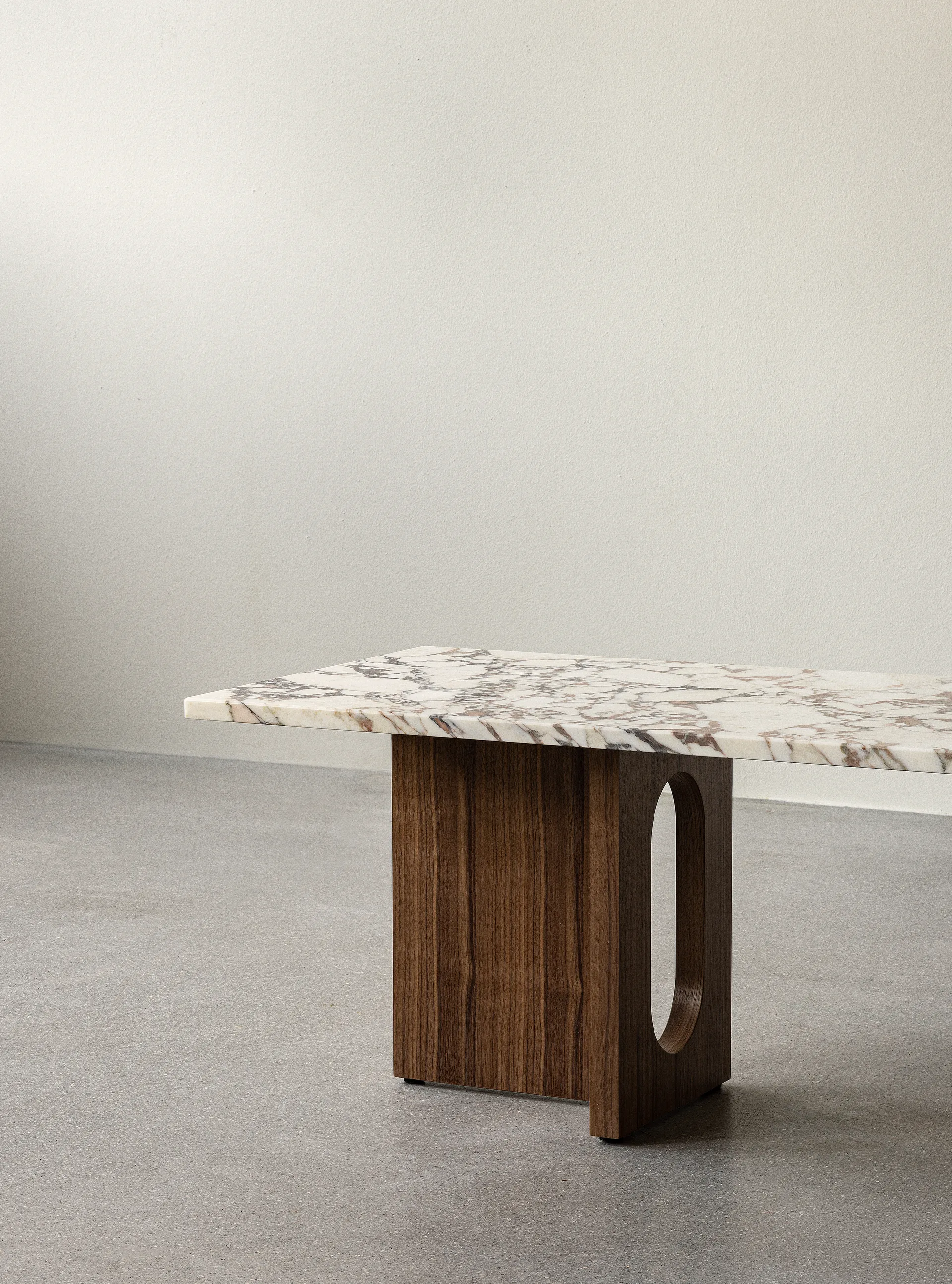 Androgyne lounge table, Dark st. oak-Calacatta viola Audo Copenhagen