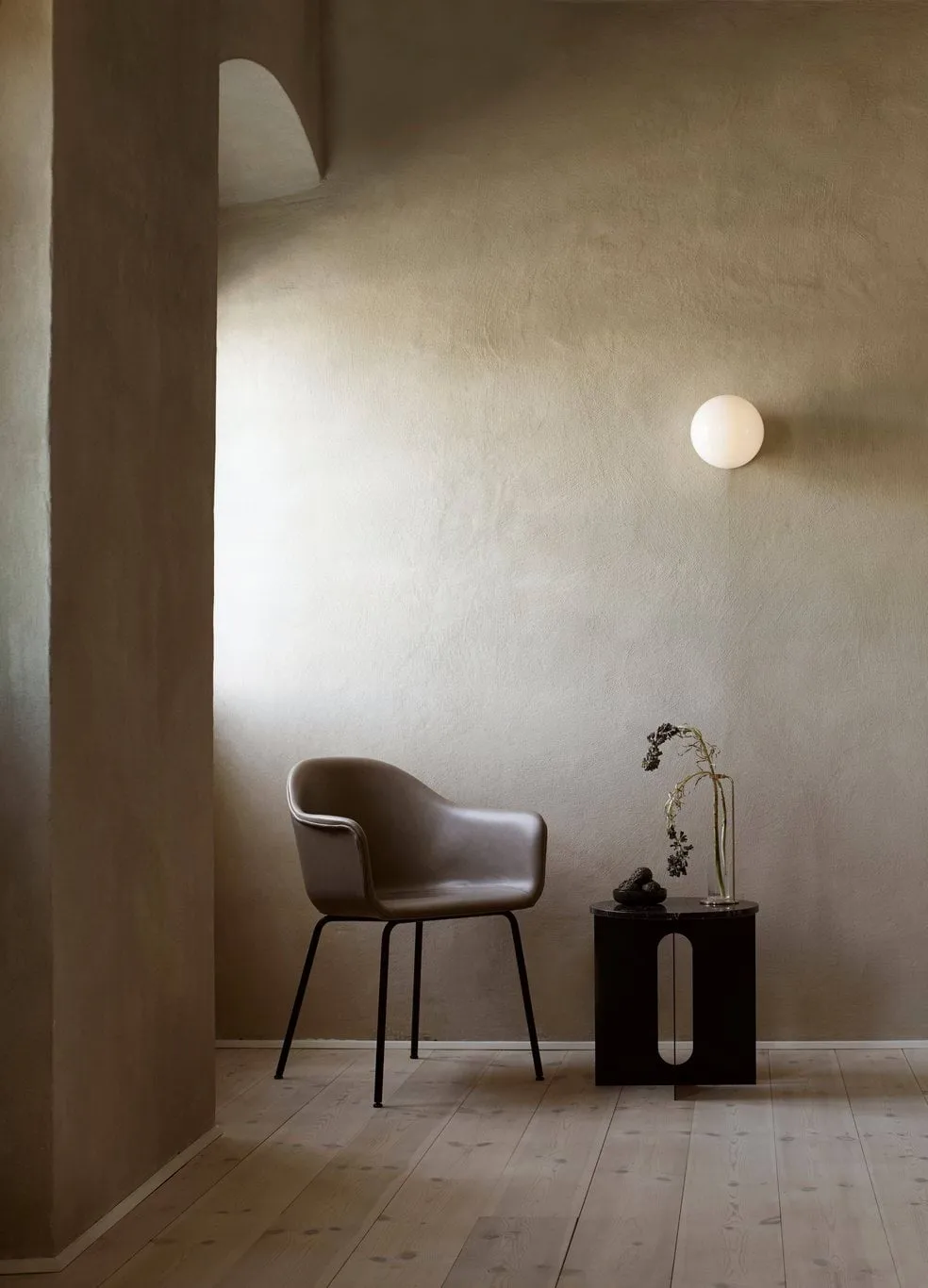 Androgyne side table, Calacatta Viola marble-brushed steel, Ø42 cm Audo Copenhagen