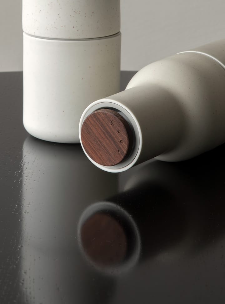 Bottle Grinder spice grinder ceramic 2-pack - Sand (walnut lid) - Audo Copenhagen