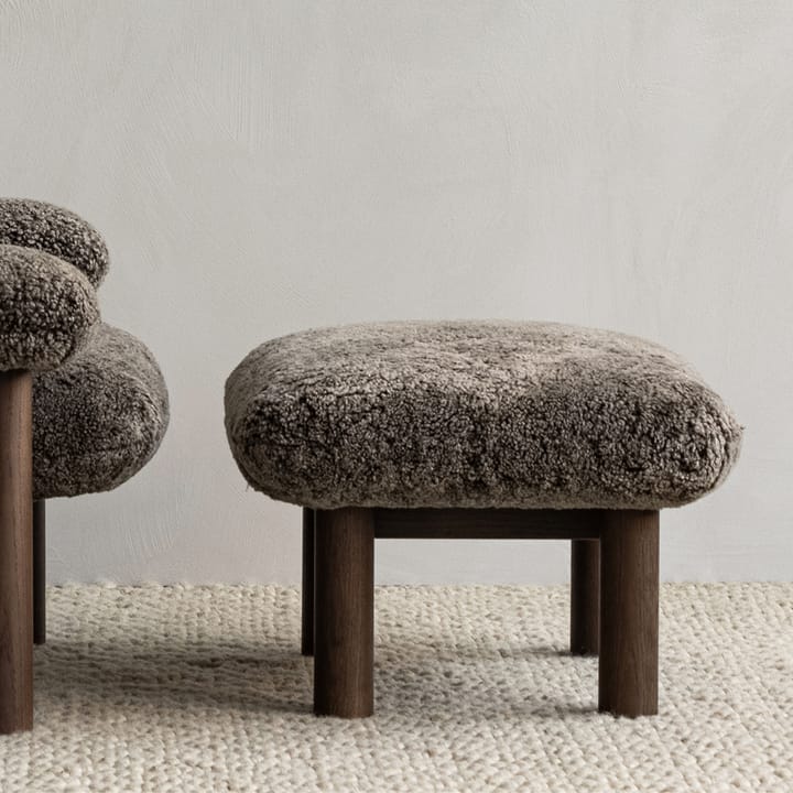 Brasilia footstool - Bouclé 02 beige-walnut legs - Audo Copenhagen