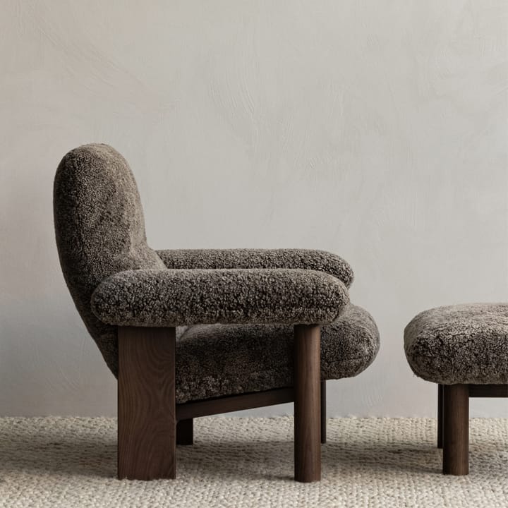 Brasilia footstool - Bouclé 02 beige-walnut legs - Audo Copenhagen