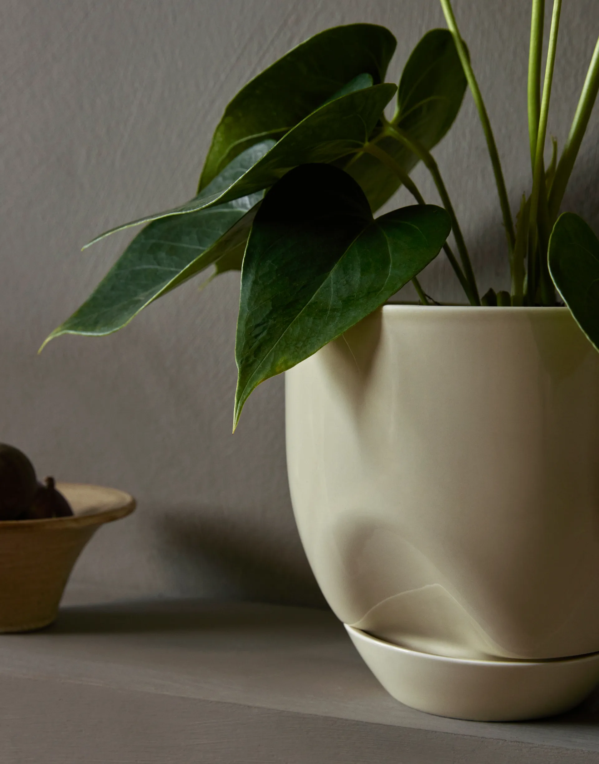 Hydrous flower pot Ø20 cm, Ashen Audo Copenhagen