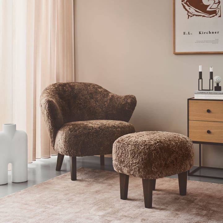 Ingeborg armchair set - Fabric sahcozero beige, incl. footstool, legs smoked oak - Audo Copenhagen