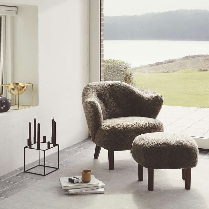 Ingeborg armchair set - Sheepskin moonlight, incl. footstool, legs smoked oak - Audo Copenhagen