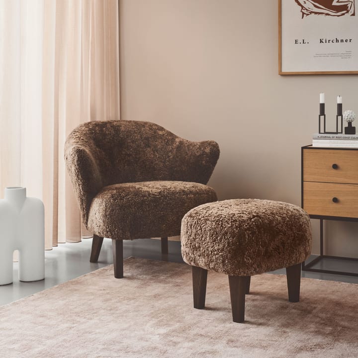 Ingeborg armchair - Sheepskin moonlight, legs oak nature - Audo Copenhagen