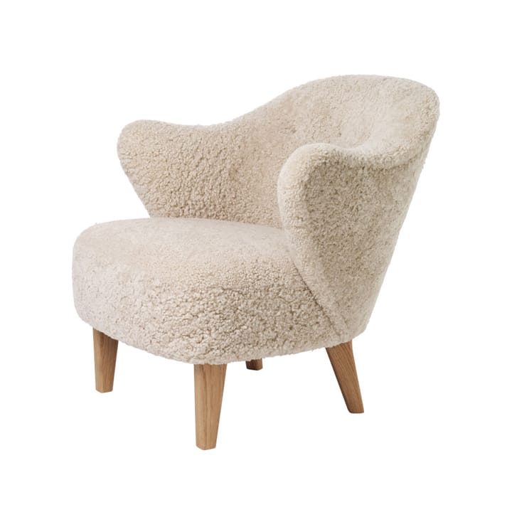 Ingeborg armchair - Sheepskin moonlight, legs oak nature - Audo Copenhagen